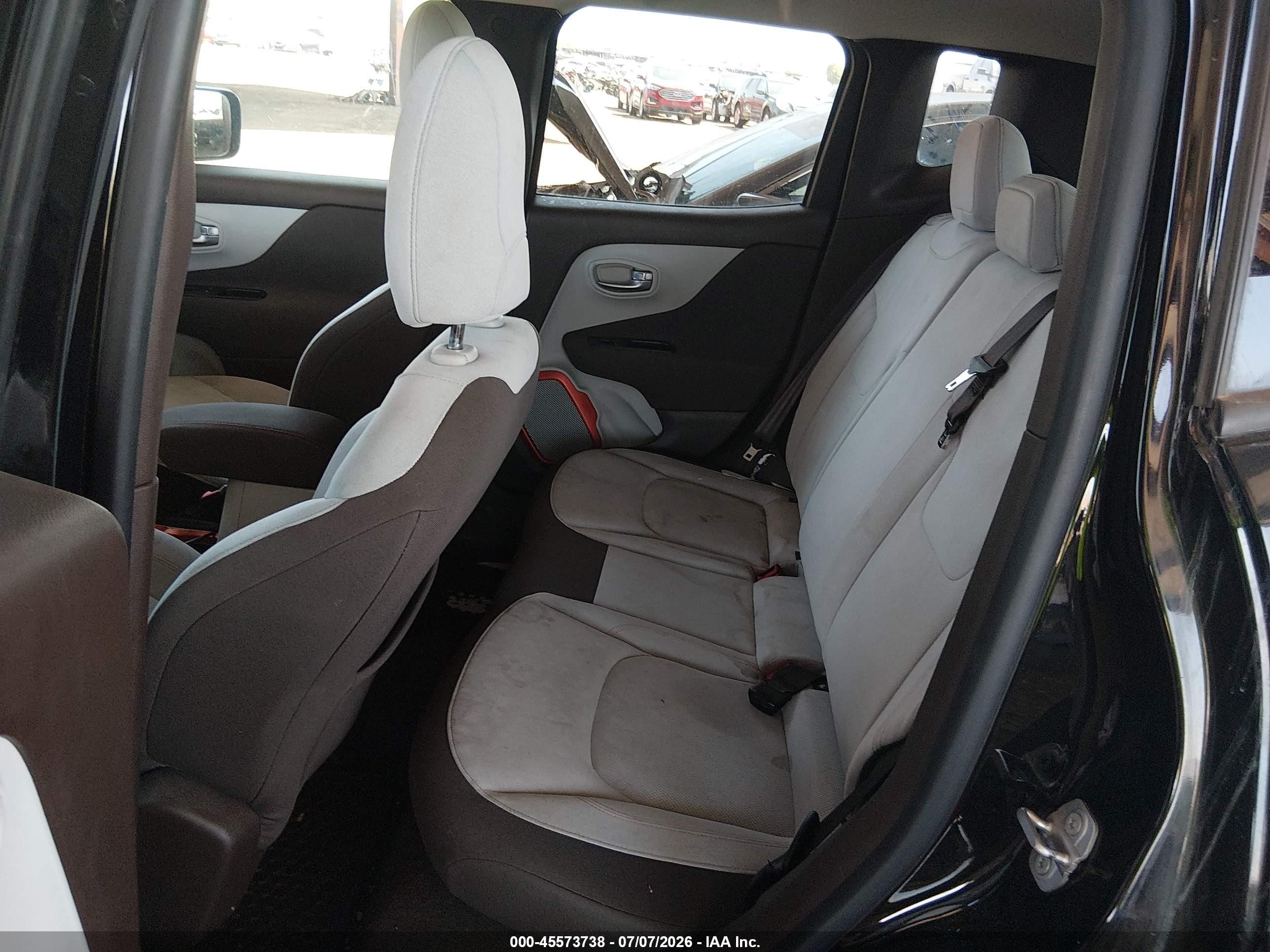 2015 Jeep Renegade Latitude Black vin: ZACCJBBT0FPB67873