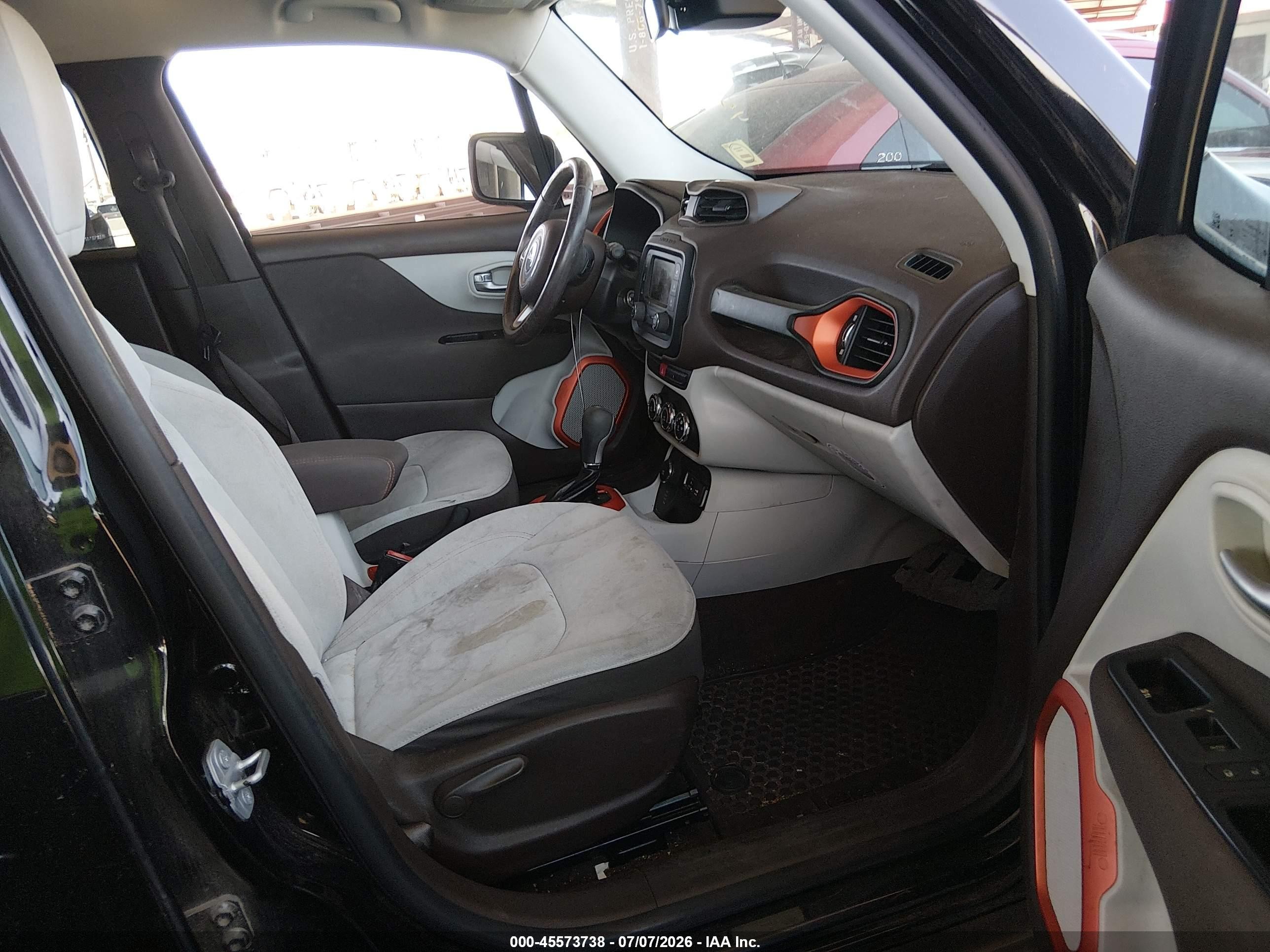 2015 Jeep Renegade Latitude Black vin: ZACCJBBT0FPB67873