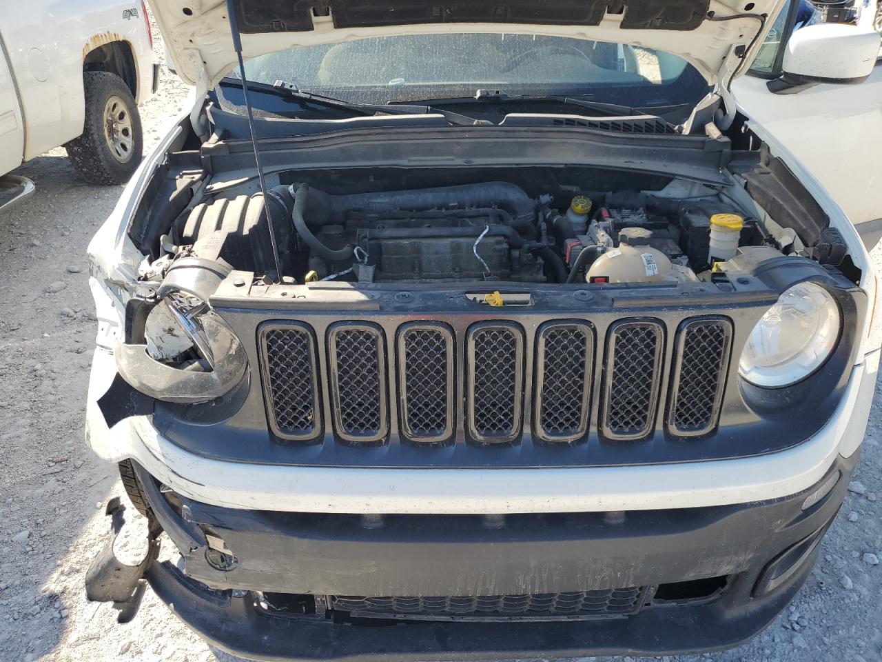 2015 Jeep Renegade Latitude White vin: ZACCJBBT0FPB70761
