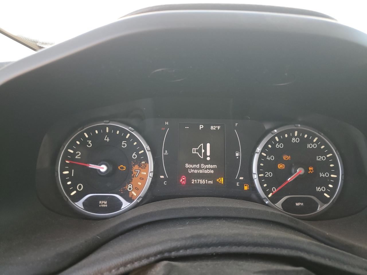 2015 Jeep Renegade Latitude White vin: ZACCJBBT0FPB70761