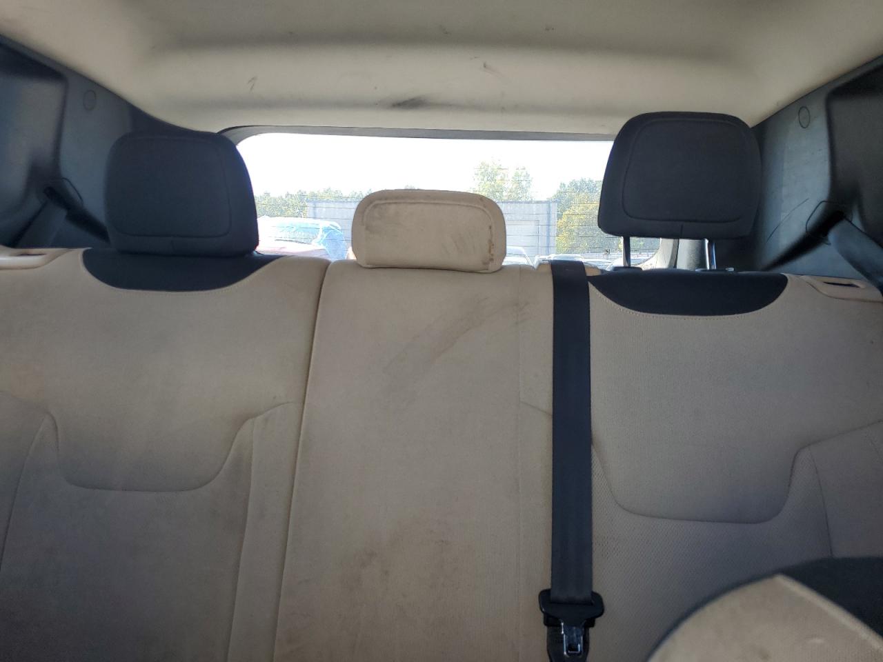 2015 Jeep Renegade Latitude White vin: ZACCJBBT0FPB70761