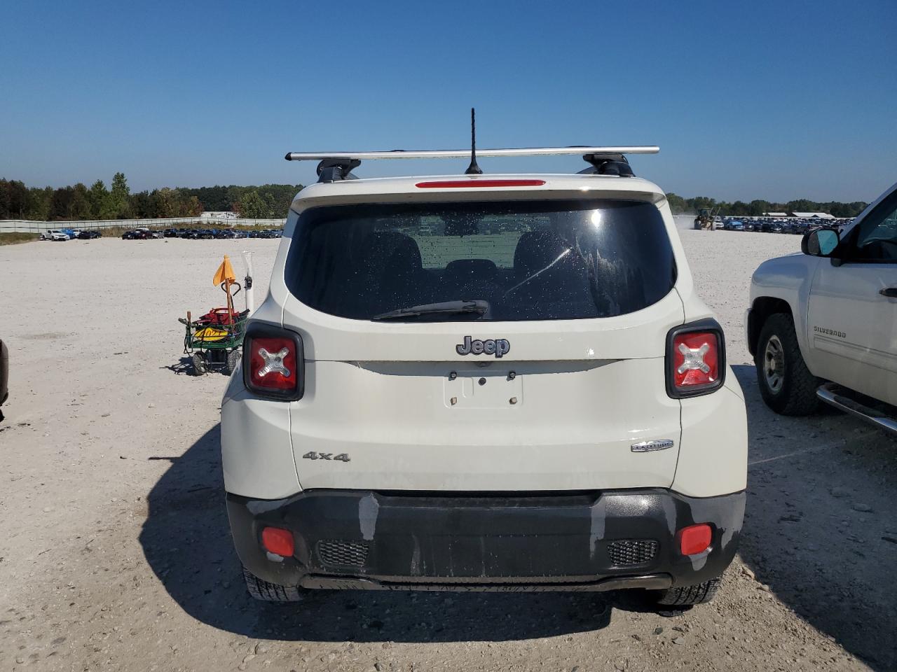2015 Jeep Renegade Latitude White vin: ZACCJBBT0FPB70761