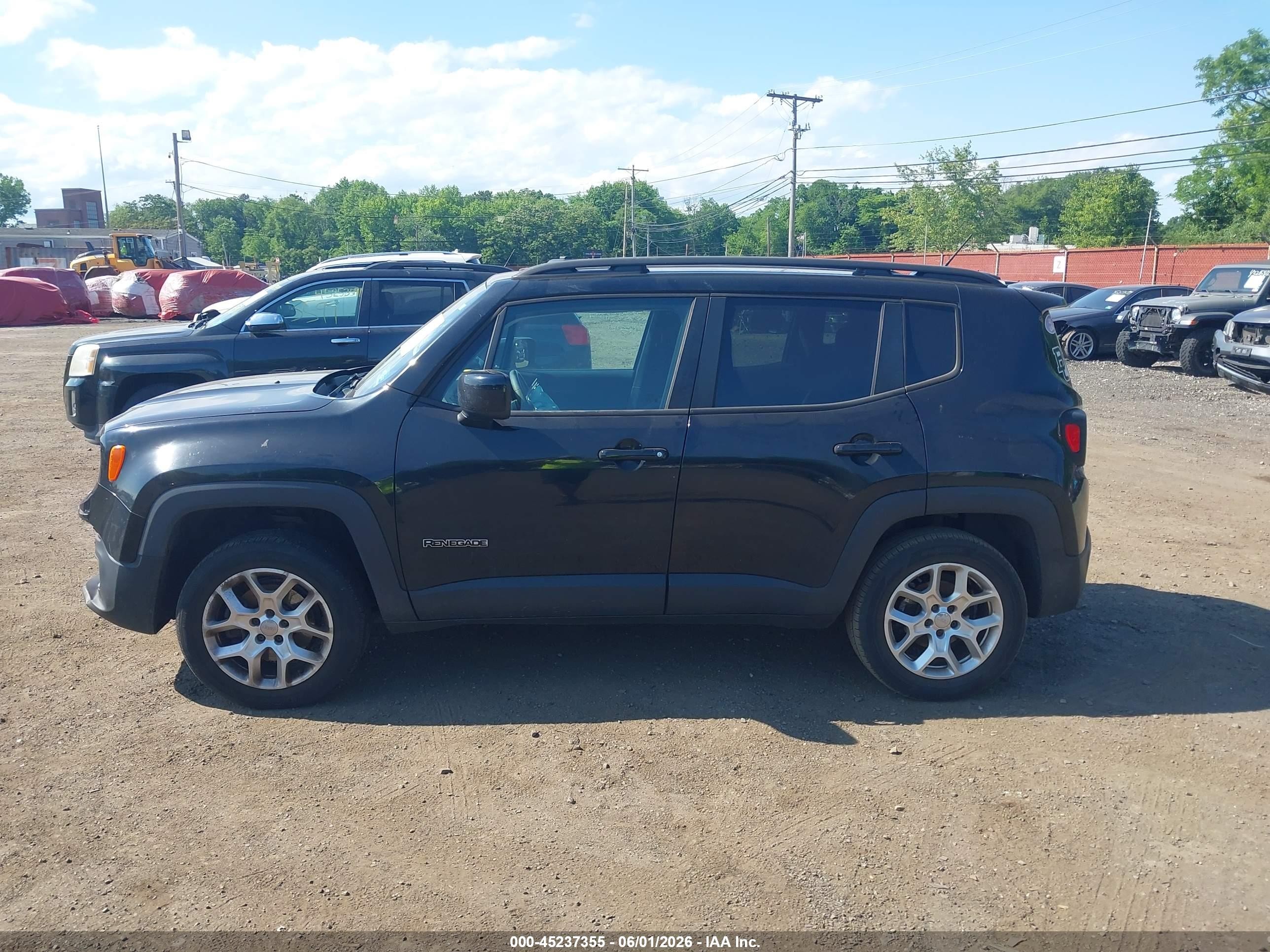 2015 Jeep Renegade Latitude Black vin: ZACCJBBT0FPB71866