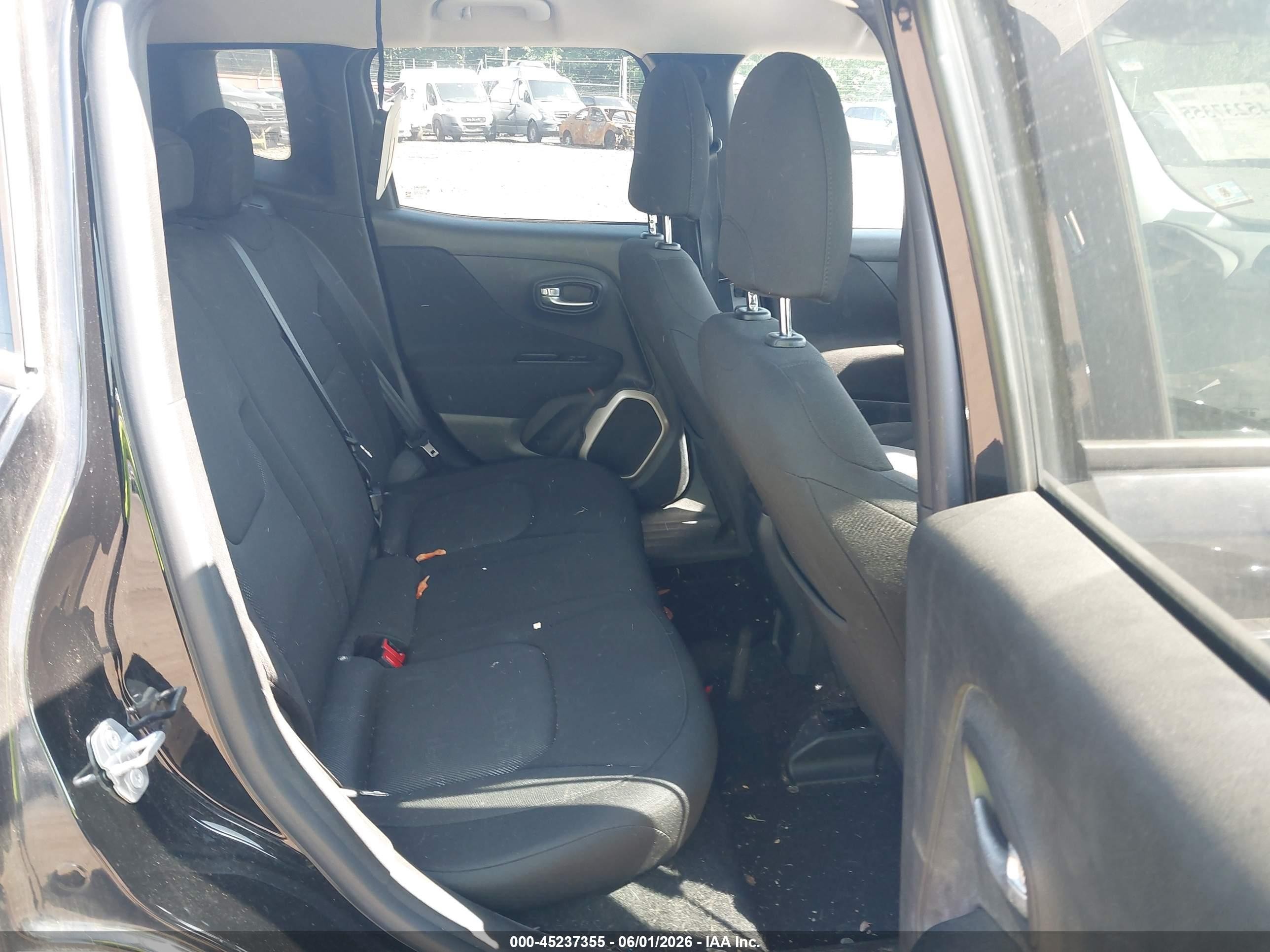 2015 Jeep Renegade Latitude Black vin: ZACCJBBT0FPB71866