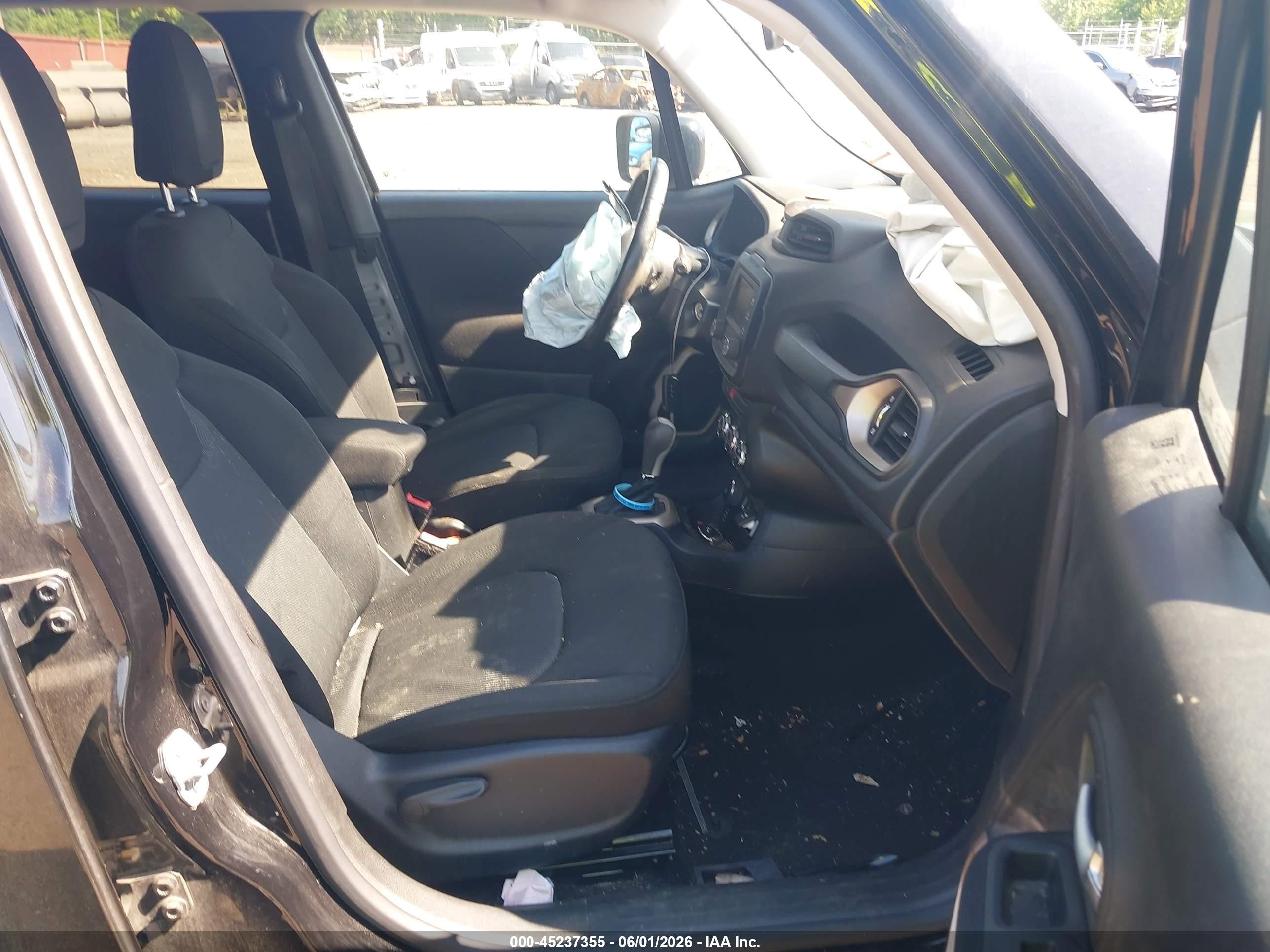2015 Jeep Renegade Latitude Black vin: ZACCJBBT0FPB71866
