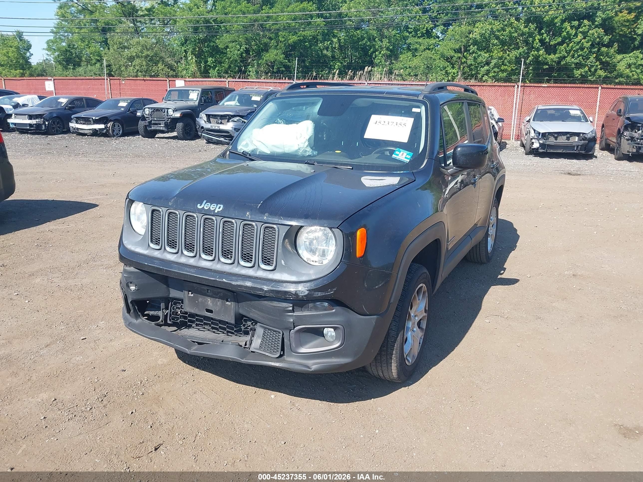 2015 Jeep Renegade Latitude Black vin: ZACCJBBT0FPB71866