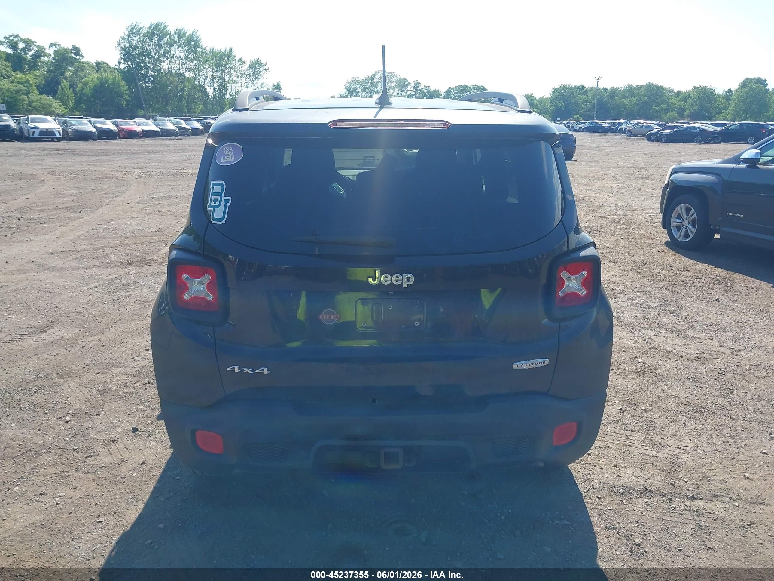 2015 Jeep Renegade Latitude Black vin: ZACCJBBT0FPB71866