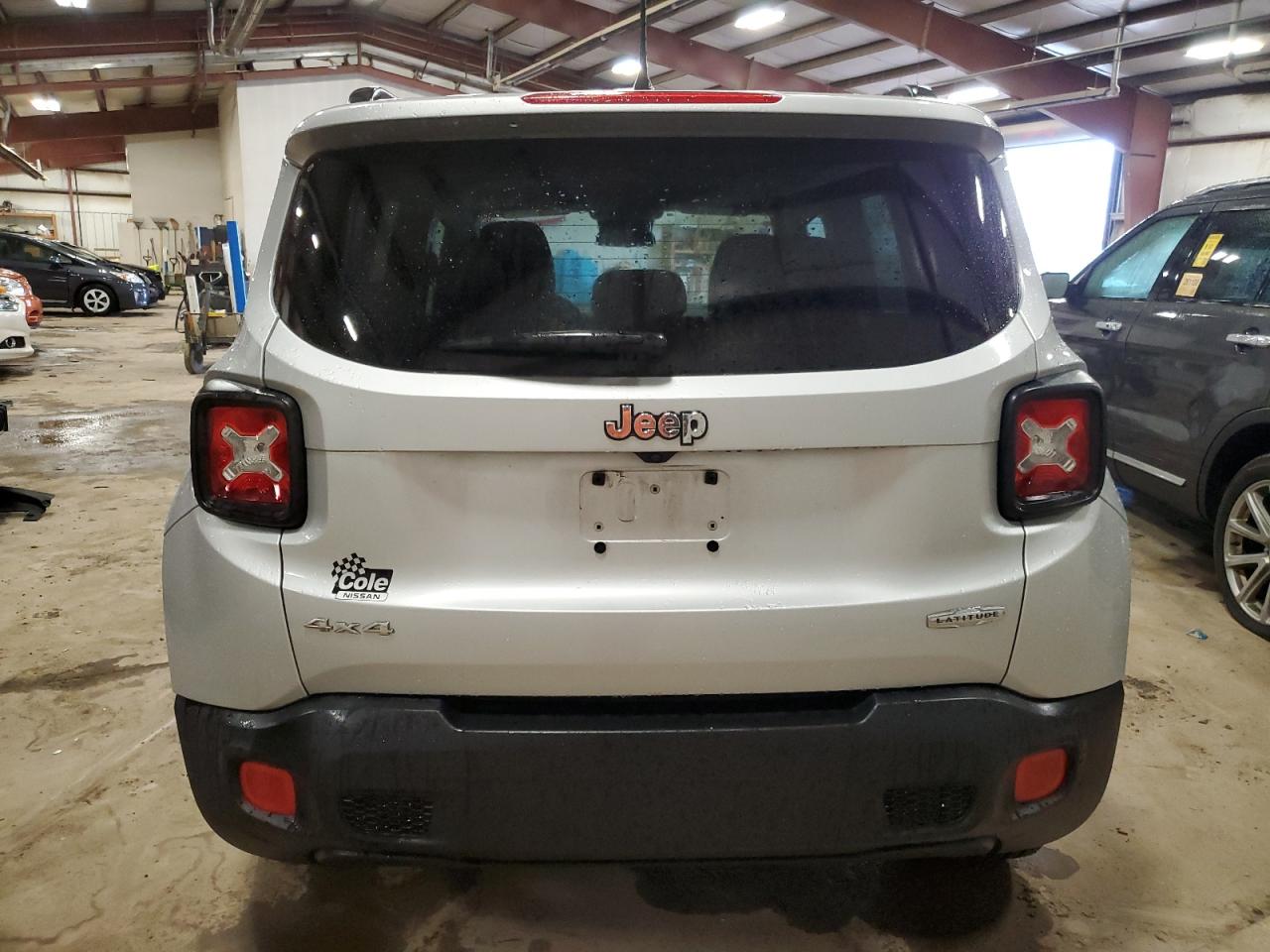 2015 Jeep Renegade Latitude Silver vin: ZACCJBBT0FPB72222