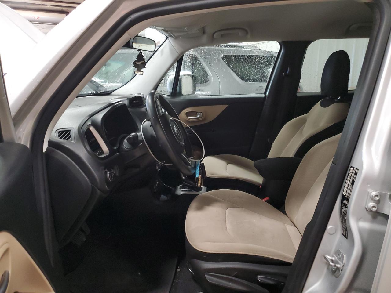 2015 Jeep Renegade Latitude Silver vin: ZACCJBBT0FPB72222