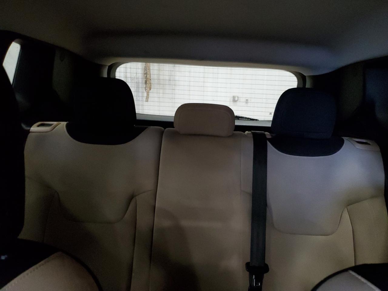 2015 Jeep Renegade Latitude Silver vin: ZACCJBBT0FPB72222