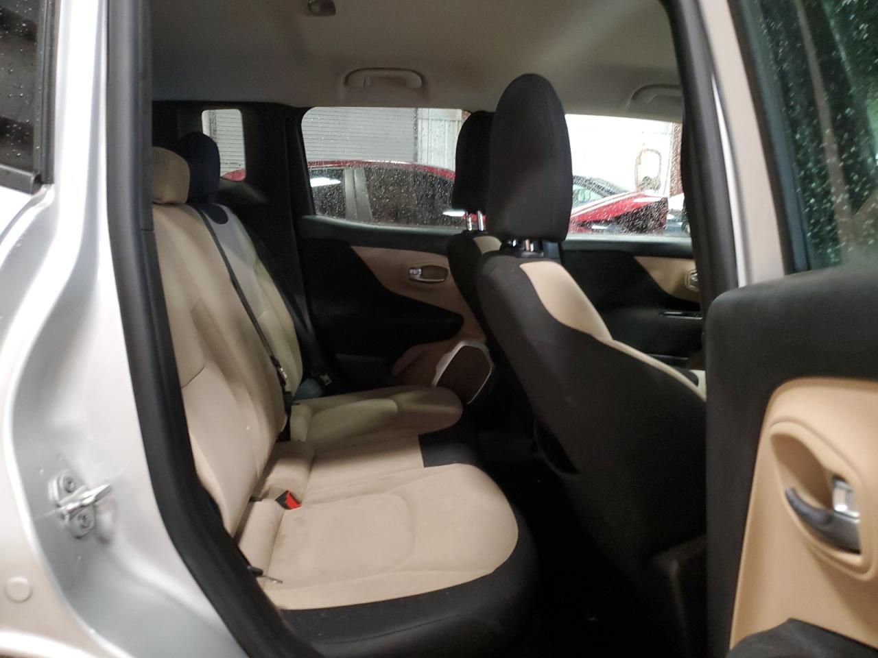 2015 Jeep Renegade Latitude Silver vin: ZACCJBBT0FPB72222