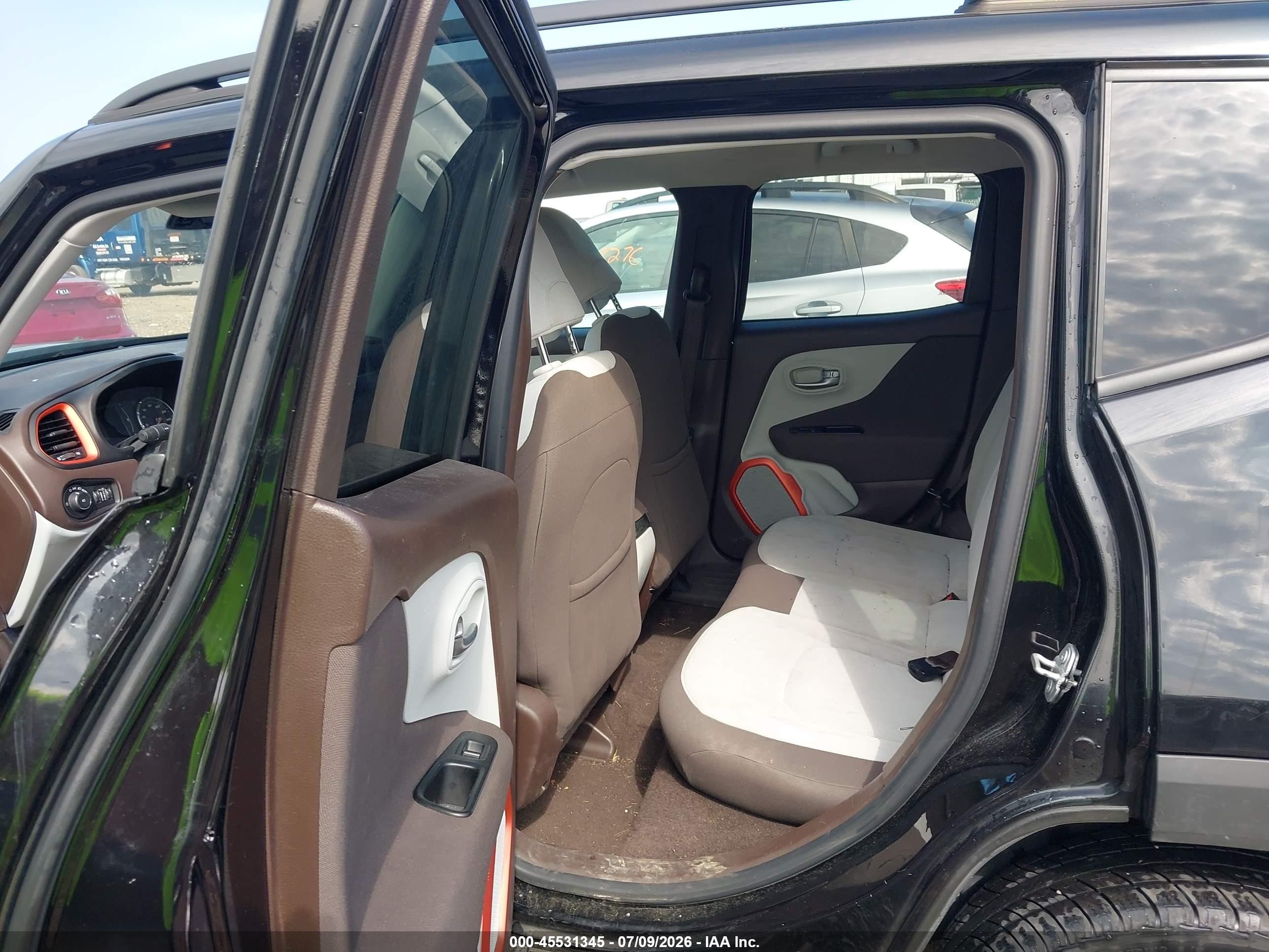 2015 Jeep Renegade Latitude Black vin: ZACCJBBT0FPB72466