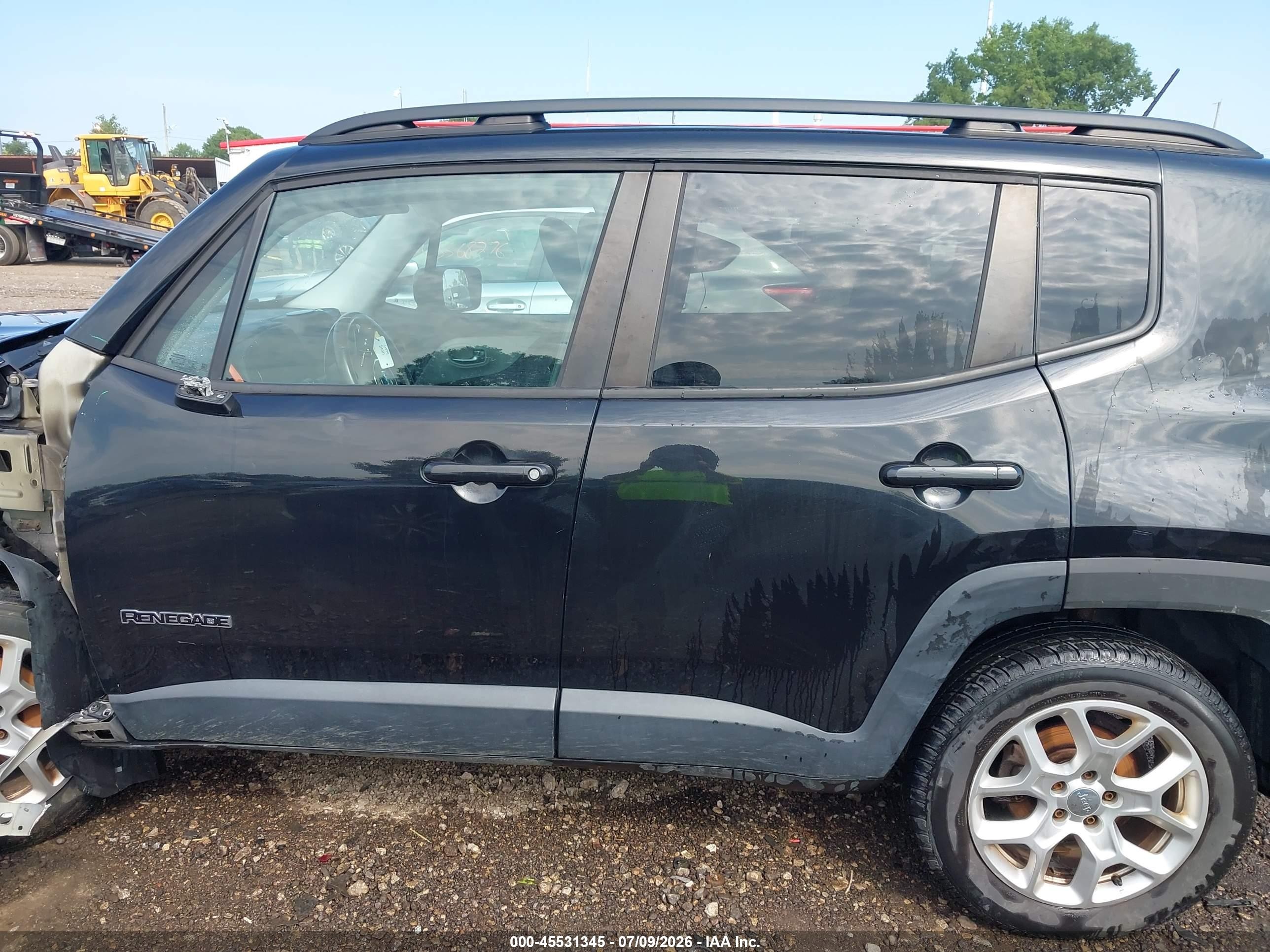 2015 Jeep Renegade Latitude Black vin: ZACCJBBT0FPB72466