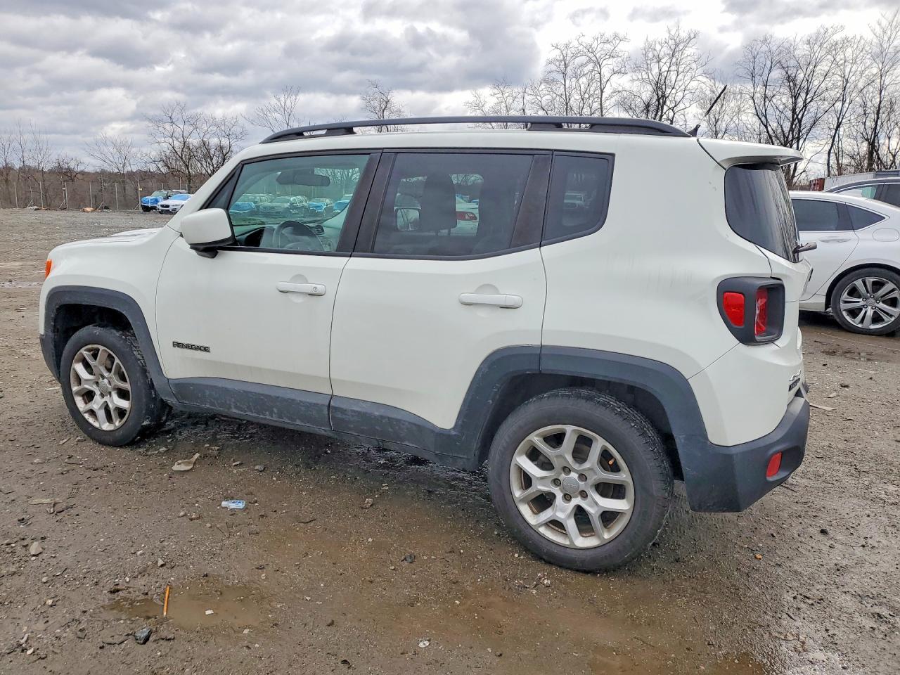 2015 Jeep Renegade Latitude Белый vin: ZACCJBBT0FPB75924
