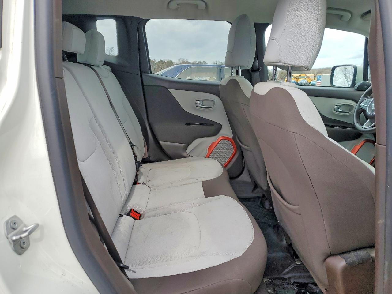 2015 Jeep Renegade Latitude Белый vin: ZACCJBBT0FPB75924