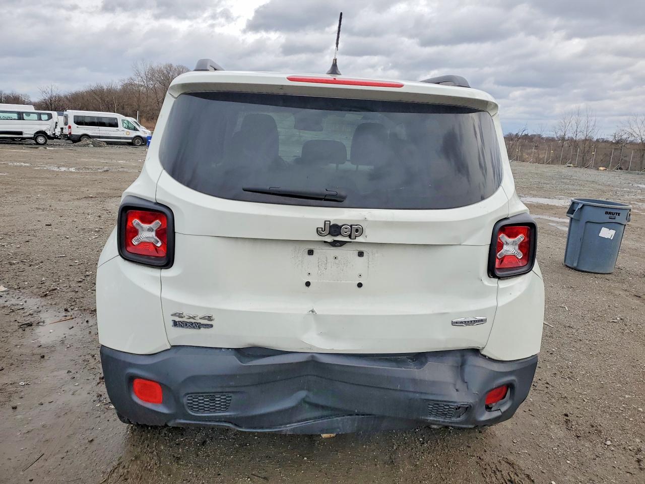 2015 Jeep Renegade Latitude Белый vin: ZACCJBBT0FPB75924