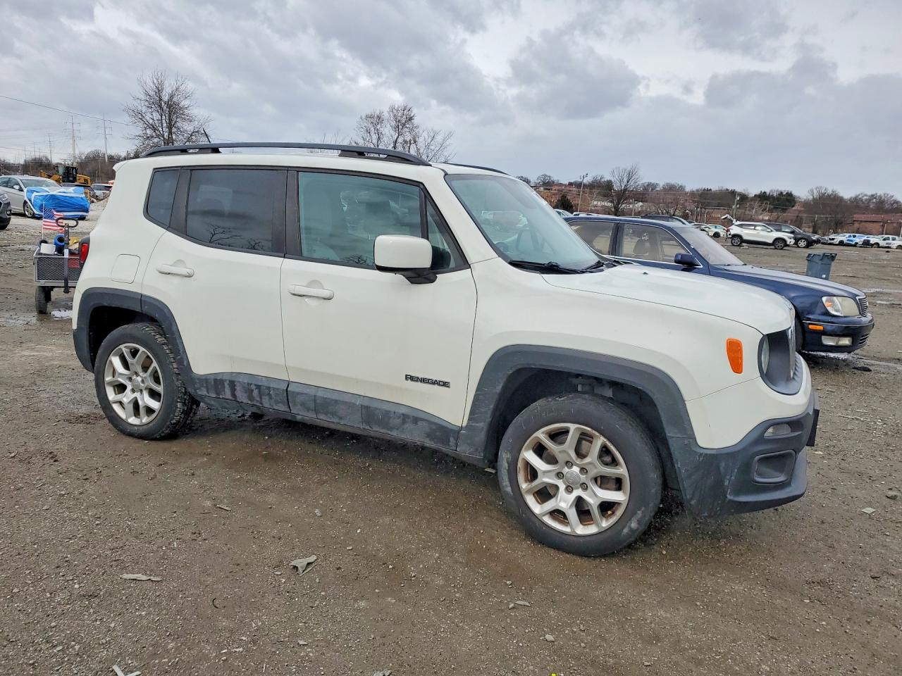 2015 Jeep Renegade Latitude Белый vin: ZACCJBBT0FPB75924