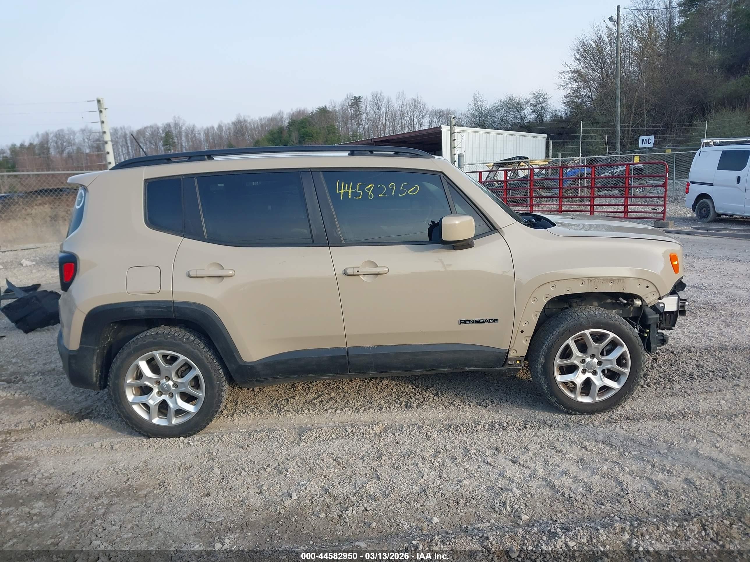 2015 Jeep Renegade Latitude Beige vin: ZACCJBBT0FPB75939