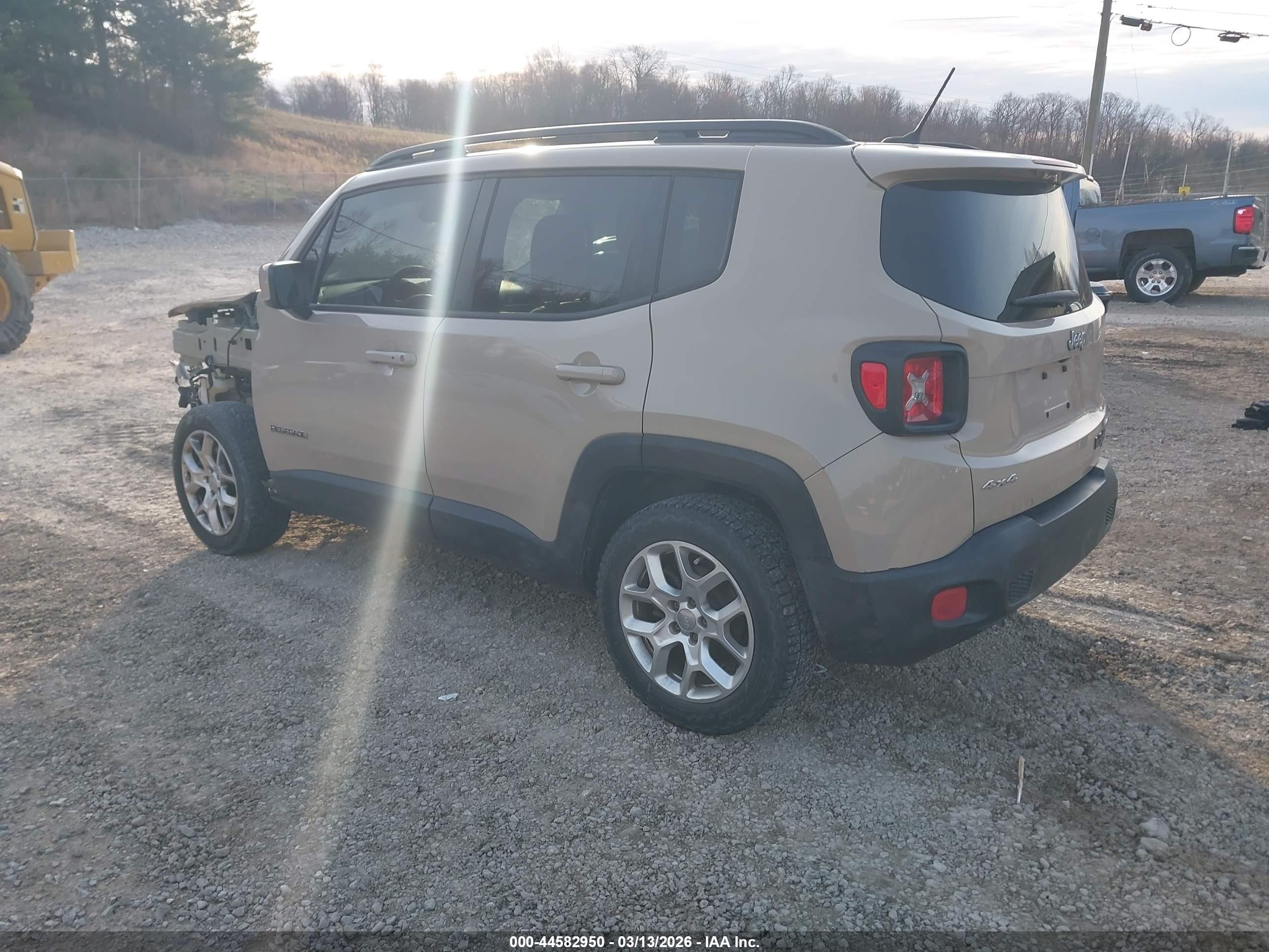 2015 Jeep Renegade Latitude Beige vin: ZACCJBBT0FPB75939