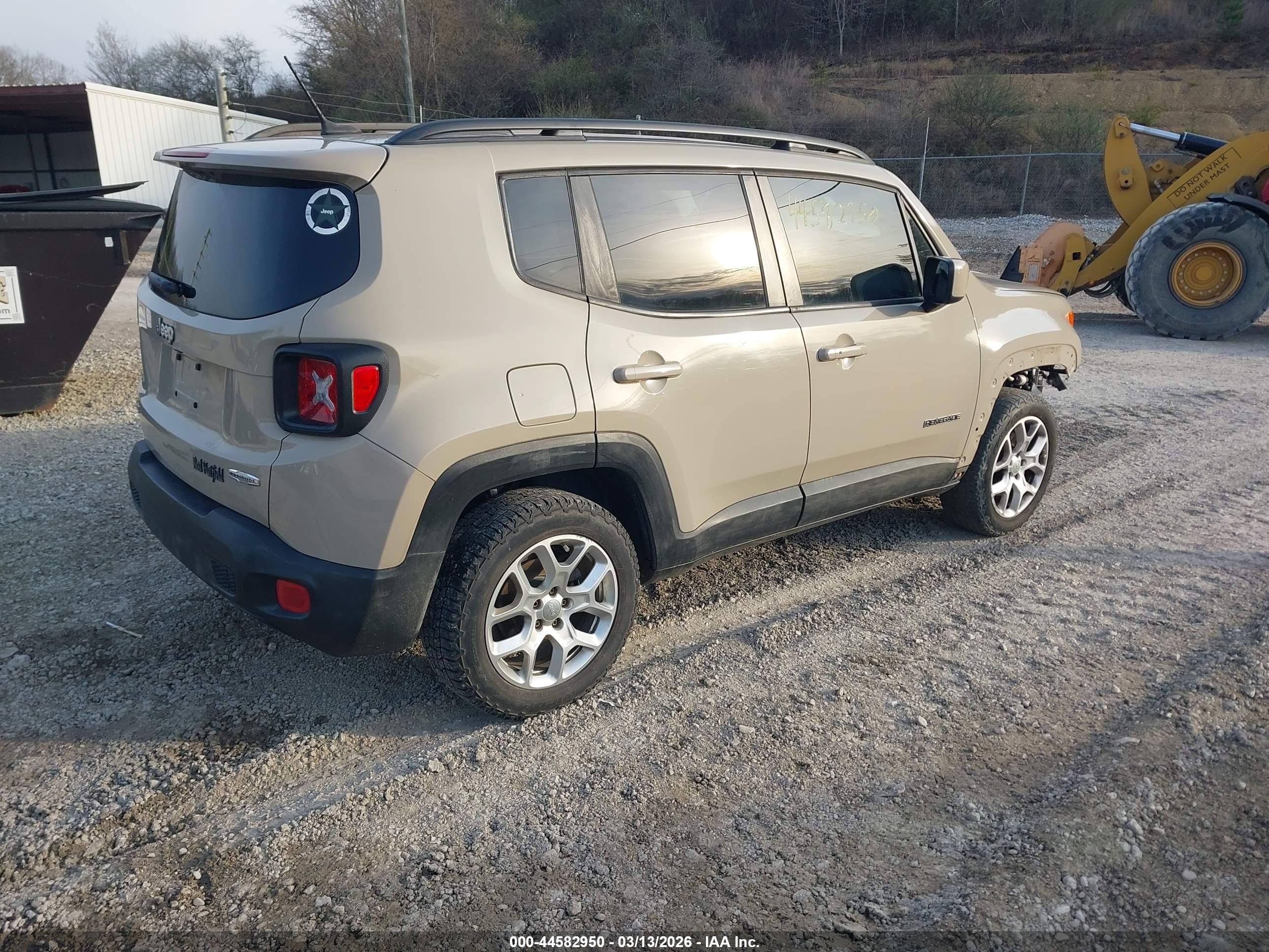 2015 Jeep Renegade Latitude Beige vin: ZACCJBBT0FPB75939