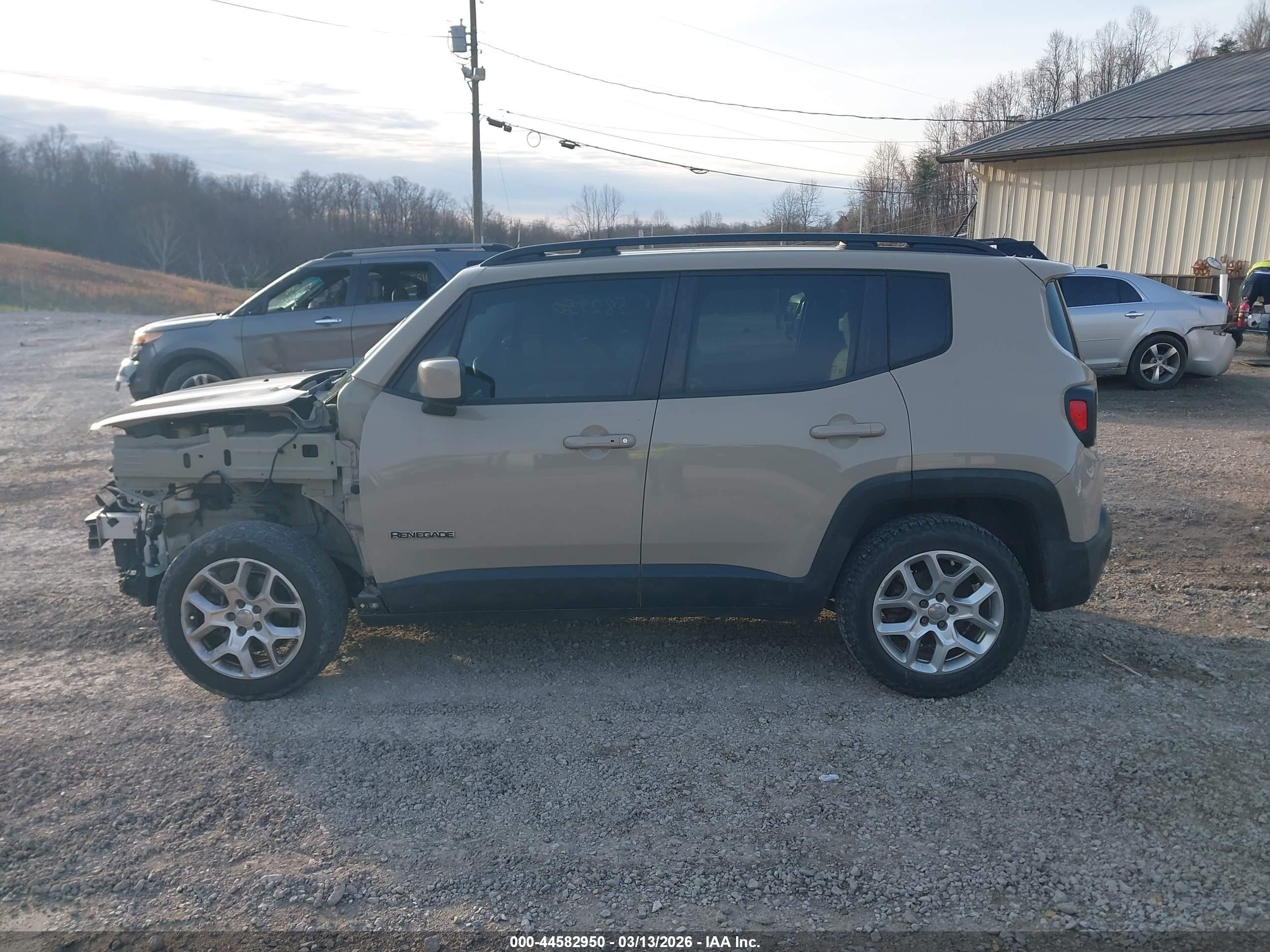 2015 Jeep Renegade Latitude Beige vin: ZACCJBBT0FPB75939