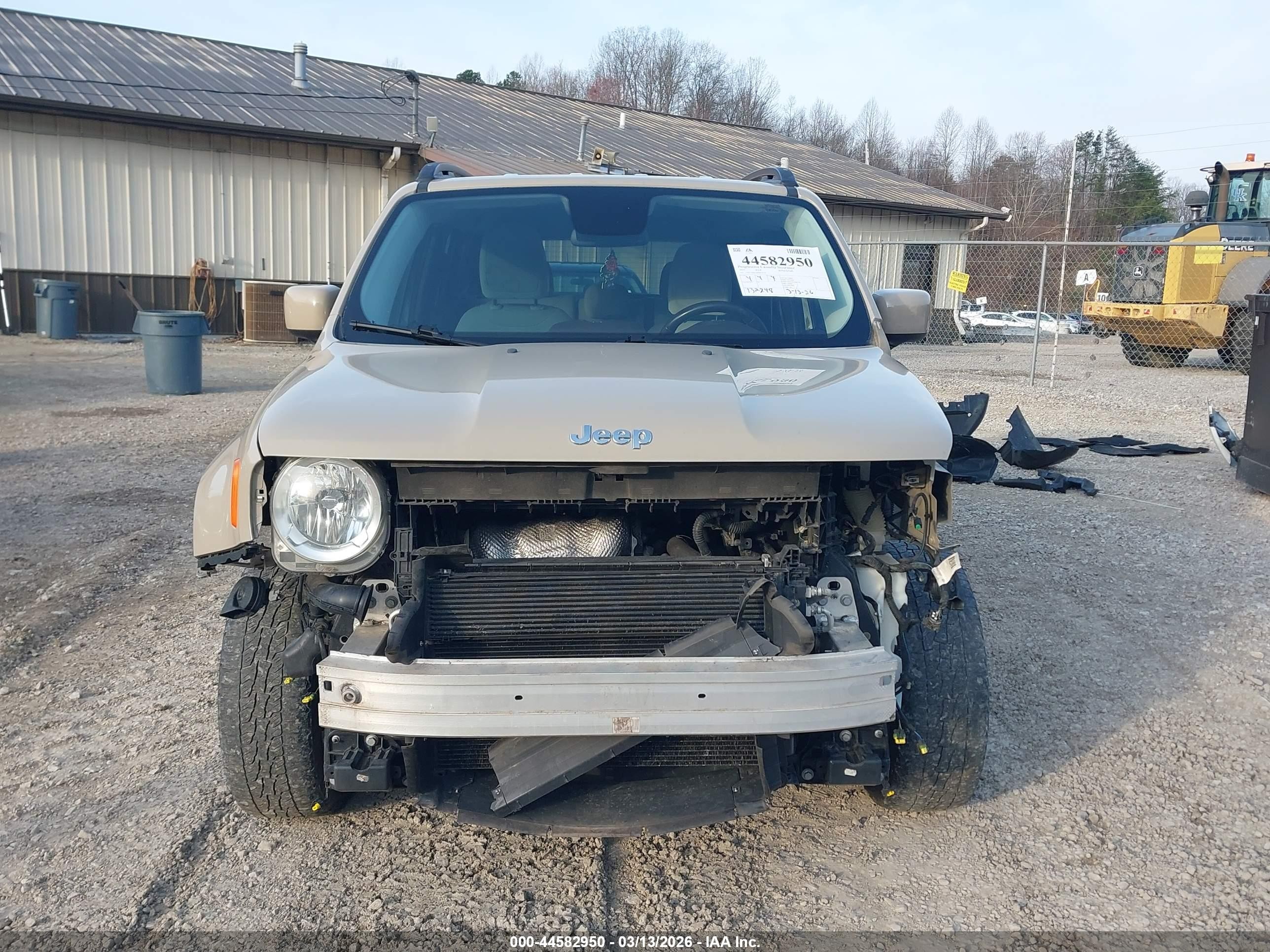 2015 Jeep Renegade Latitude Beige vin: ZACCJBBT0FPB75939