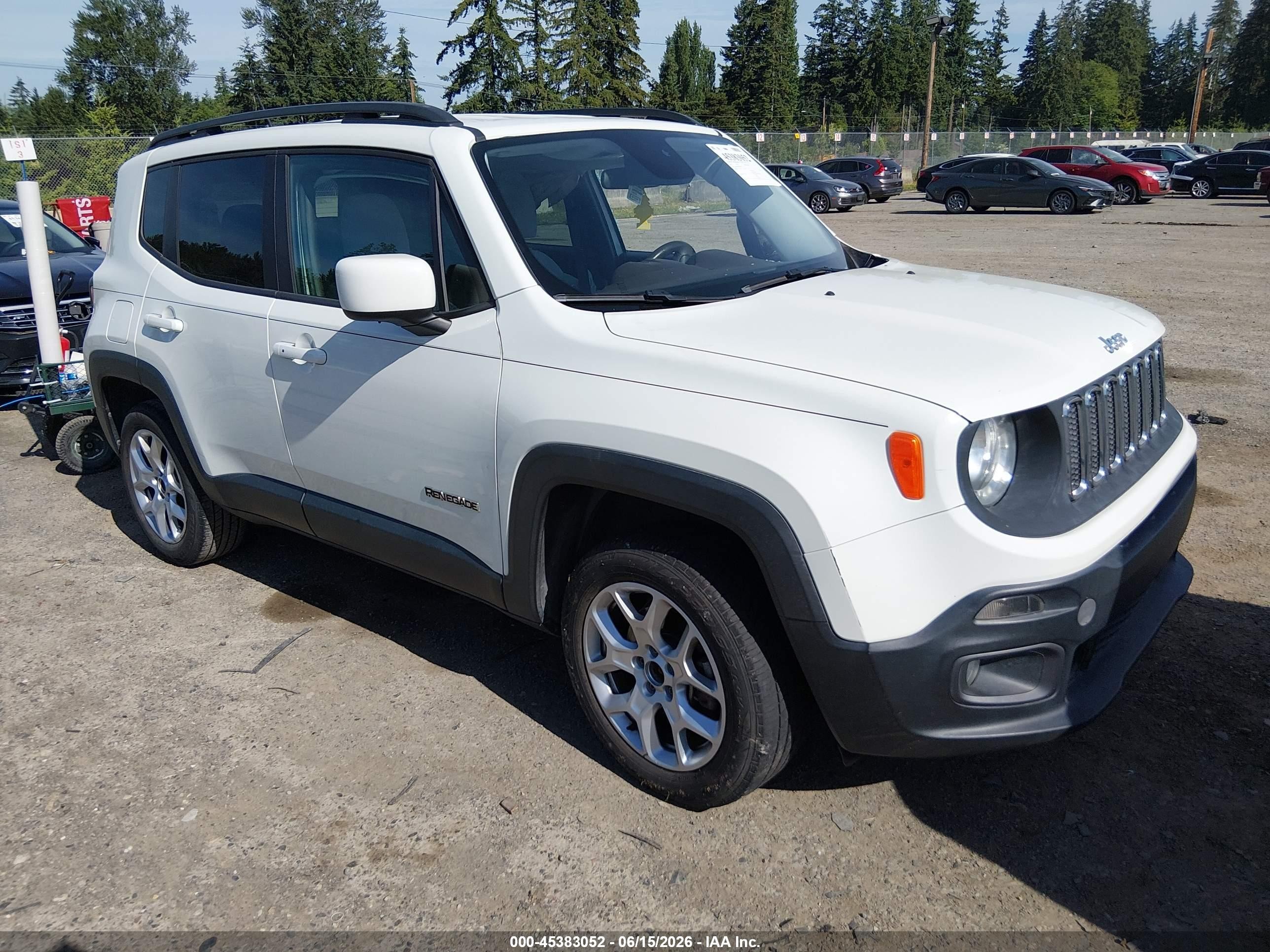 2015 Jeep Renegade Latitude White vin: ZACCJBBT0FPB76446