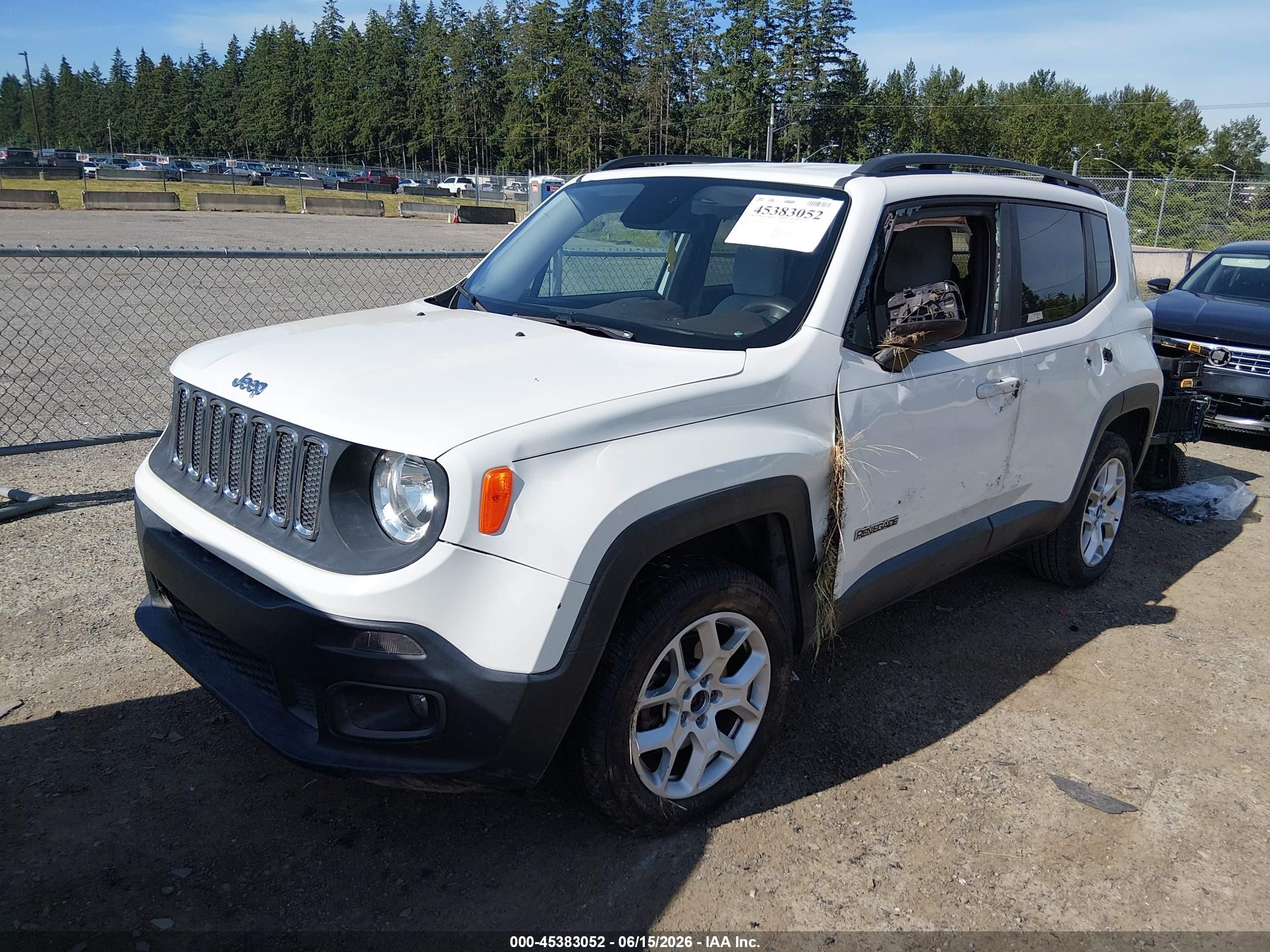 2015 Jeep Renegade Latitude White vin: ZACCJBBT0FPB76446