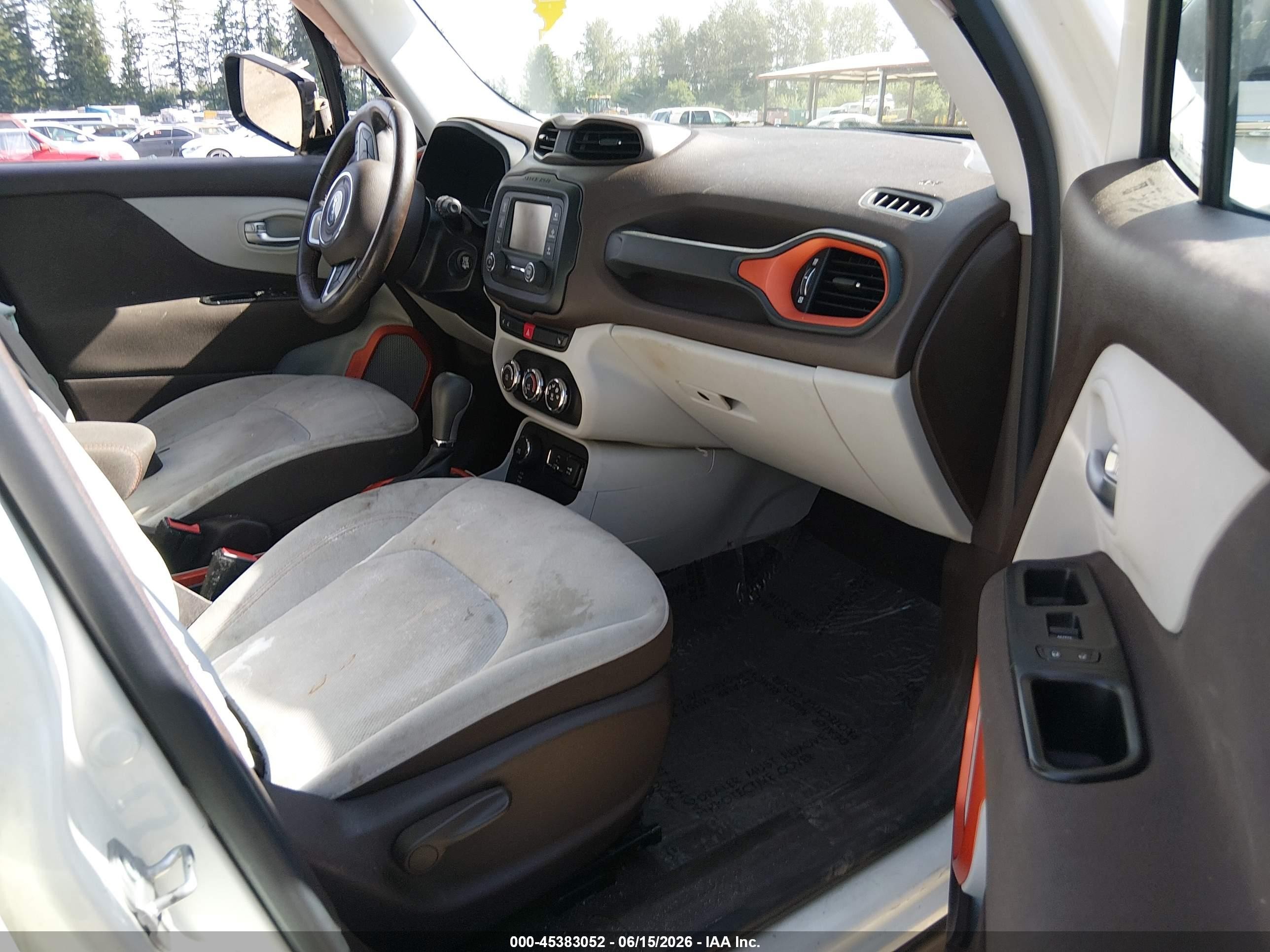 2015 Jeep Renegade Latitude White vin: ZACCJBBT0FPB76446