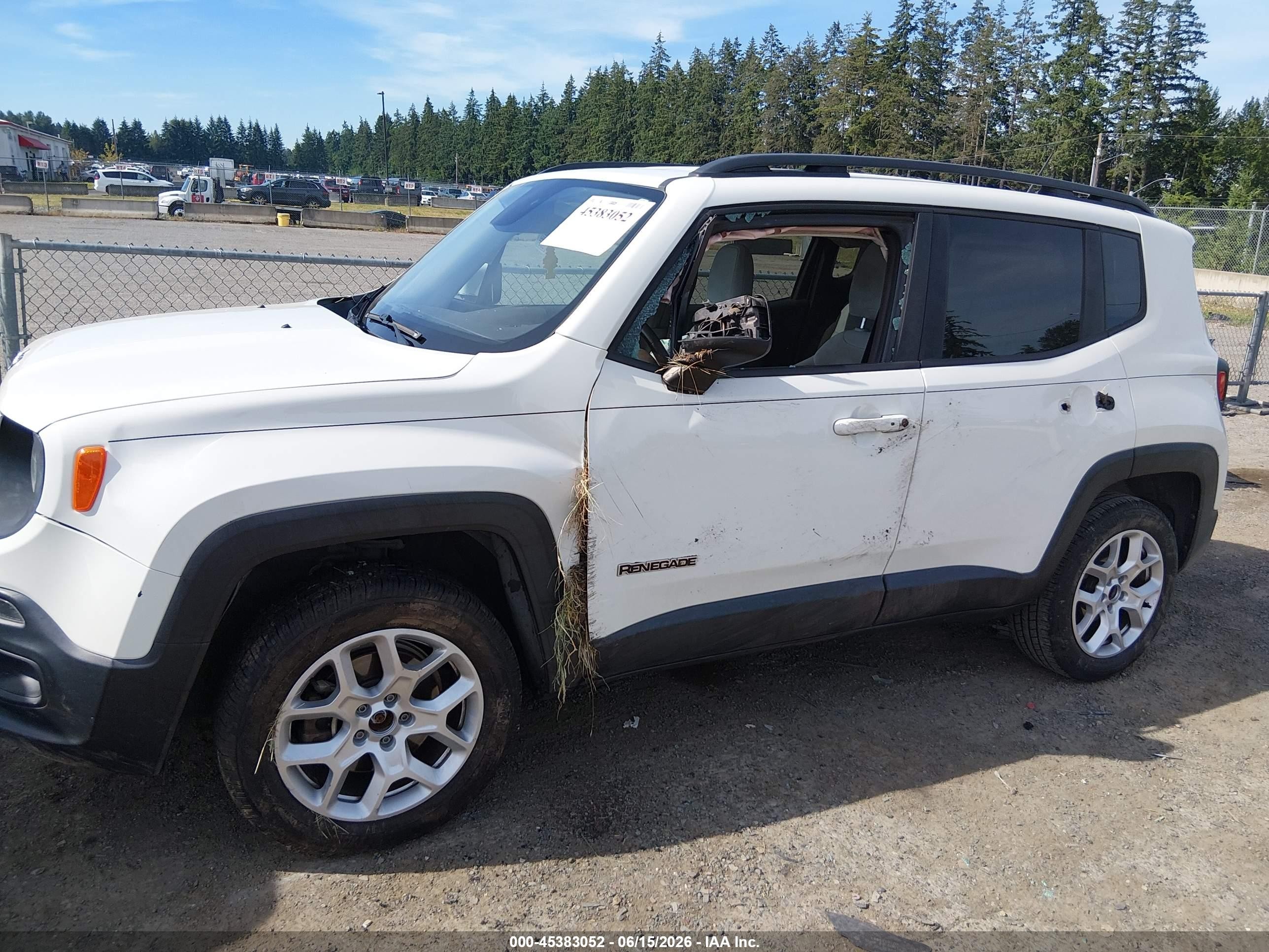 2015 Jeep Renegade Latitude White vin: ZACCJBBT0FPB76446