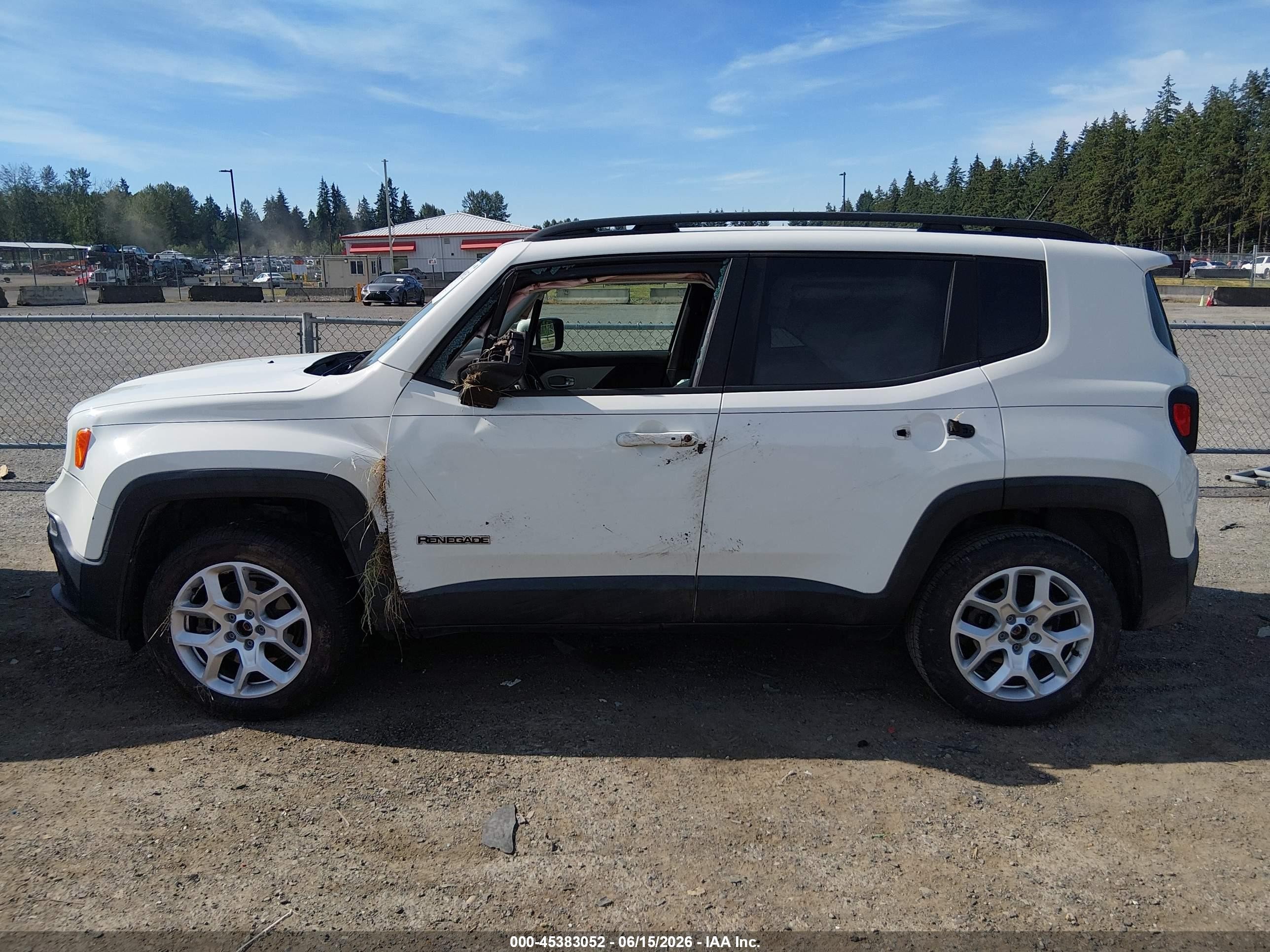 2015 Jeep Renegade Latitude White vin: ZACCJBBT0FPB76446