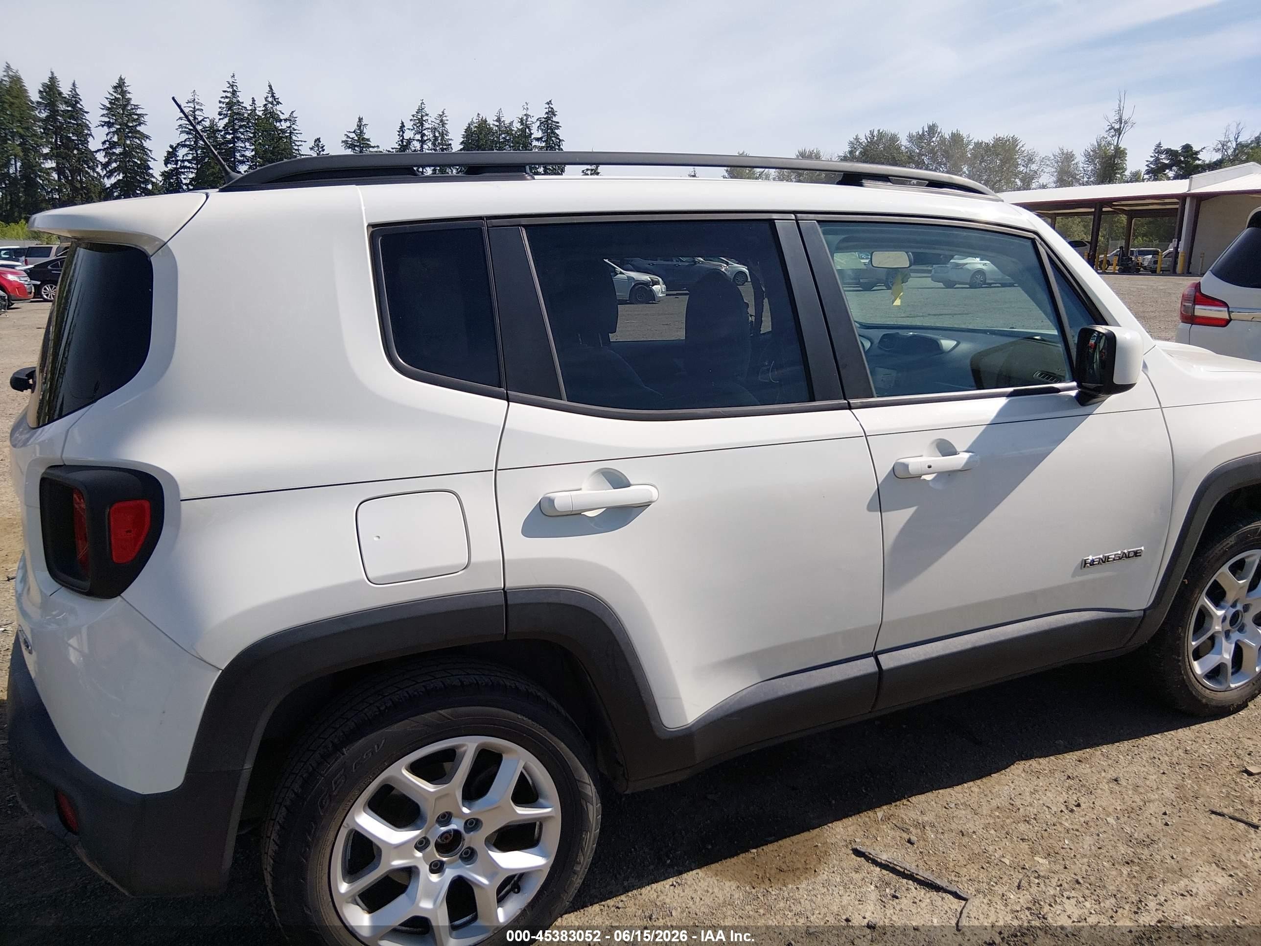 2015 Jeep Renegade Latitude White vin: ZACCJBBT0FPB76446
