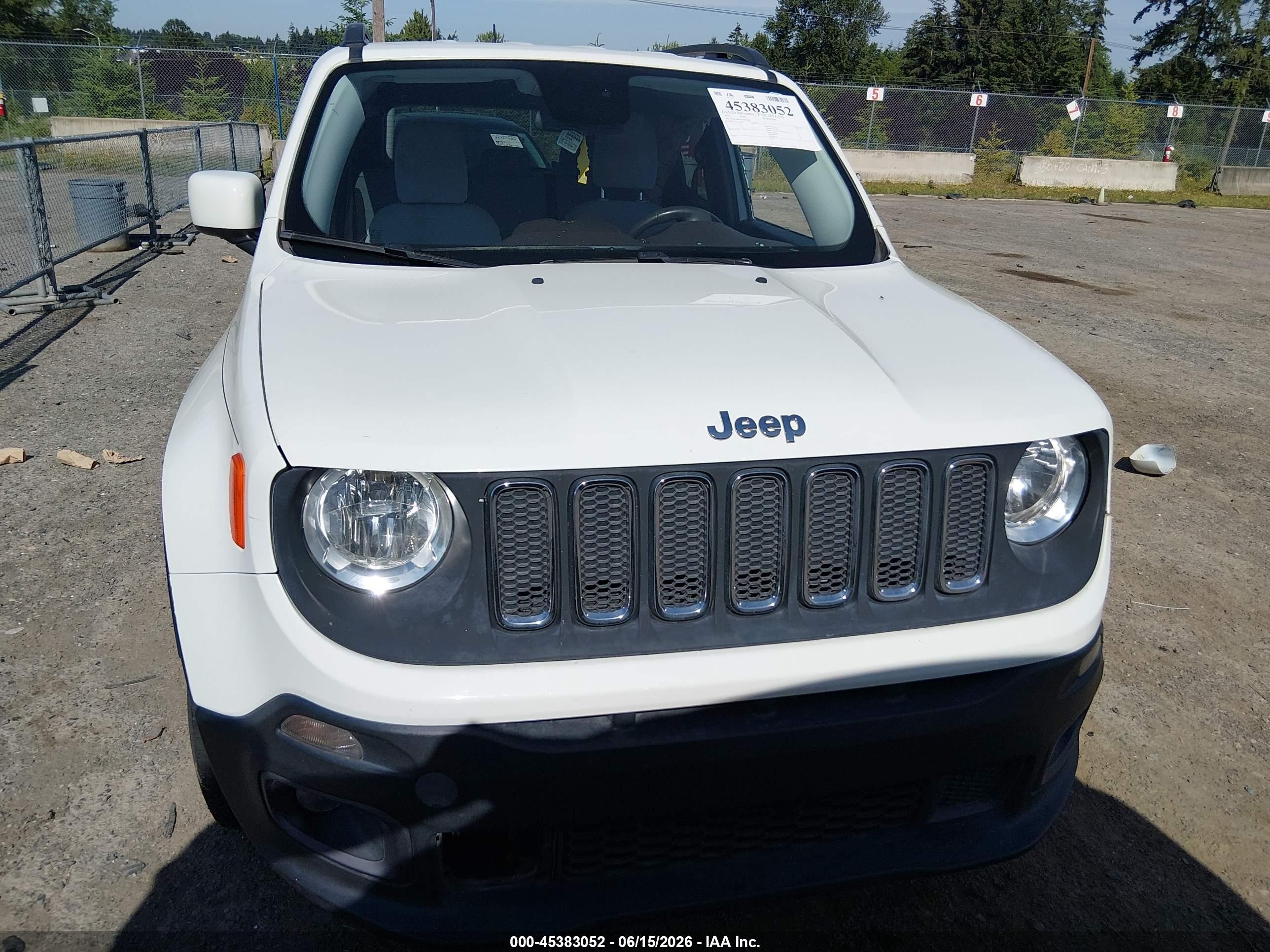 2015 Jeep Renegade Latitude White vin: ZACCJBBT0FPB76446