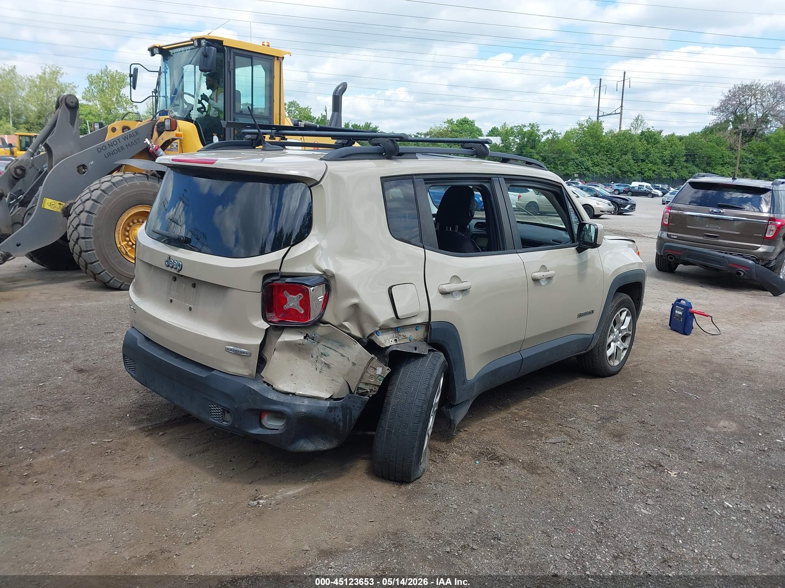 2015 Jeep Renegade Latitude Tan vin: ZACCJBBT0FPC14082