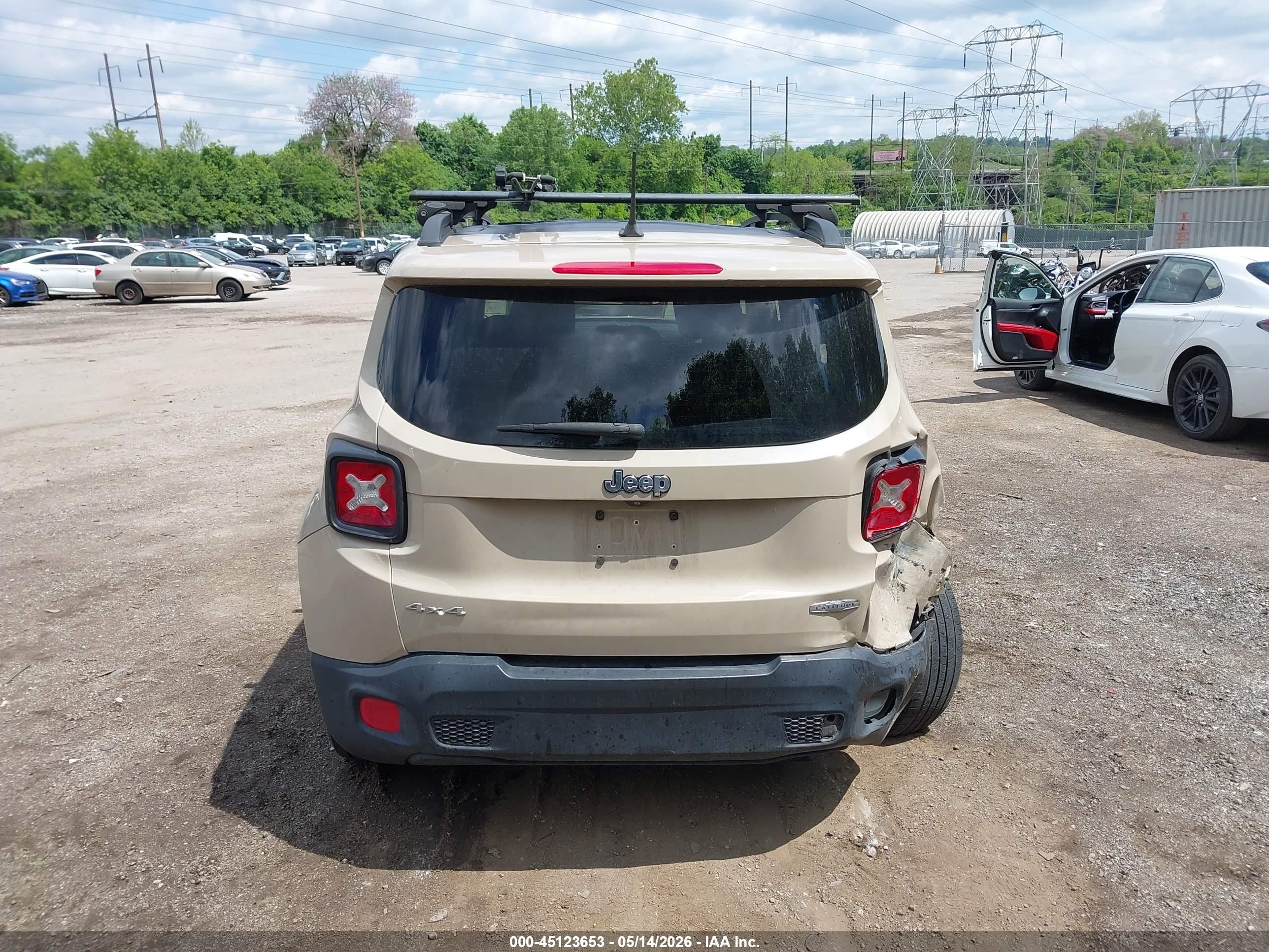 2015 Jeep Renegade Latitude Tan vin: ZACCJBBT0FPC14082