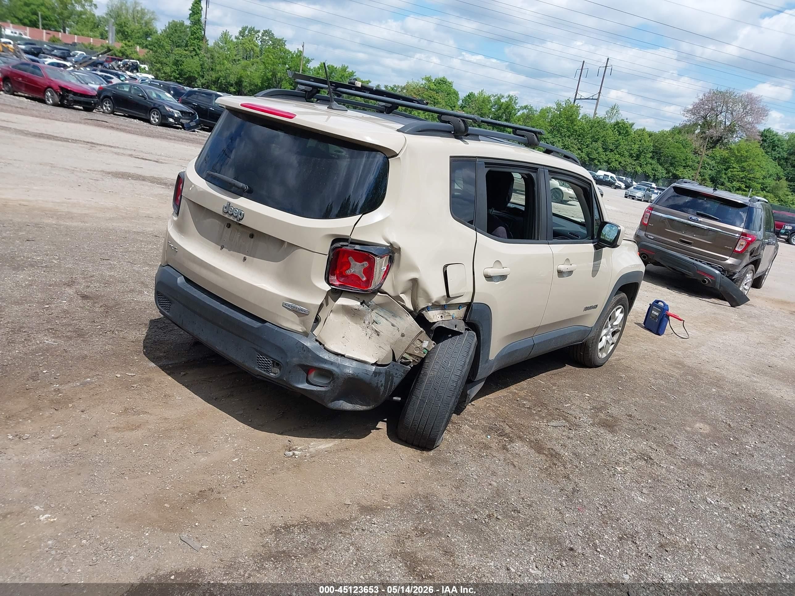 2015 Jeep Renegade Latitude Tan vin: ZACCJBBT0FPC14082