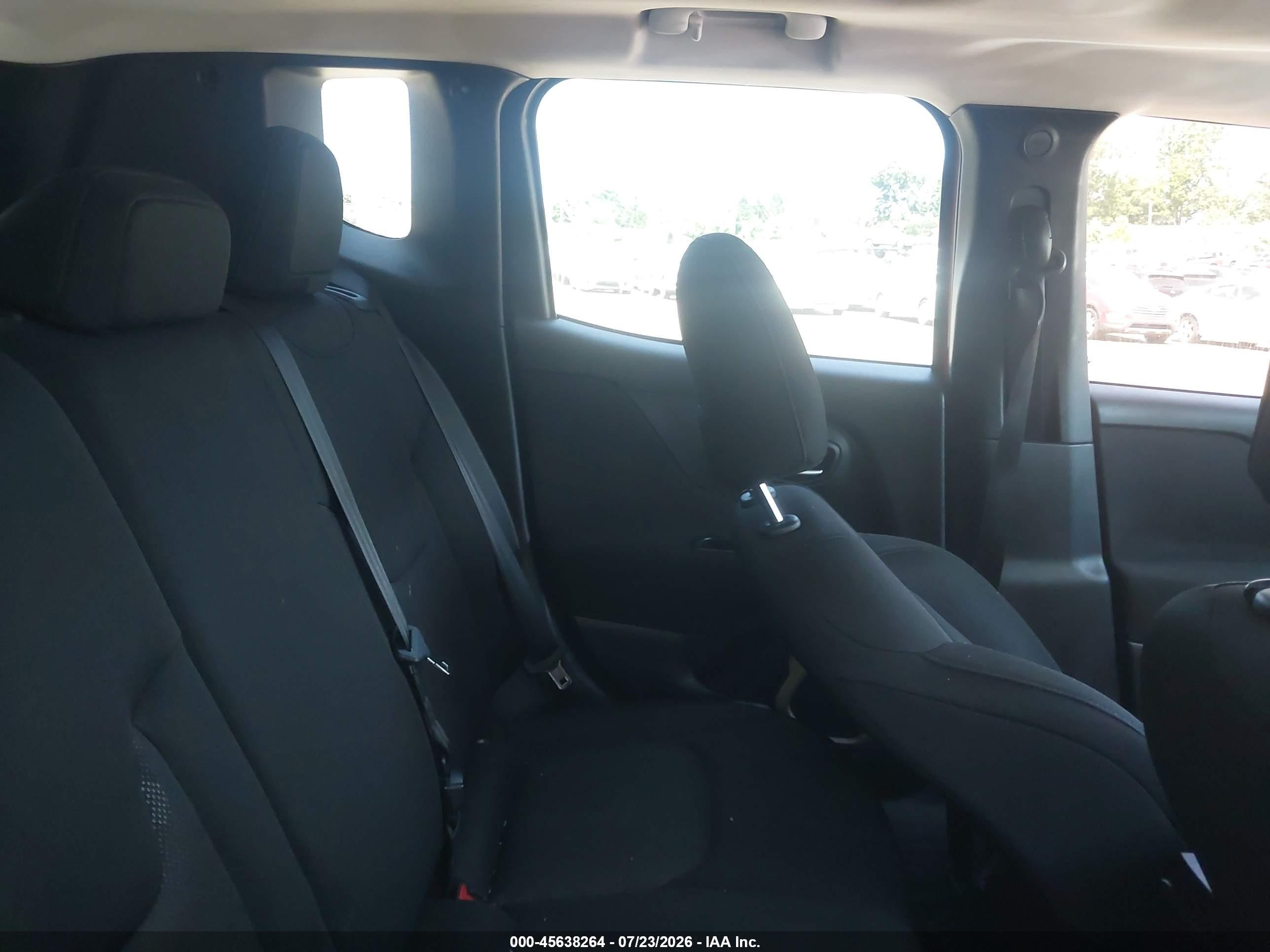 2015 Jeep Renegade Latitude Orange vin: ZACCJBBT0FPC28127