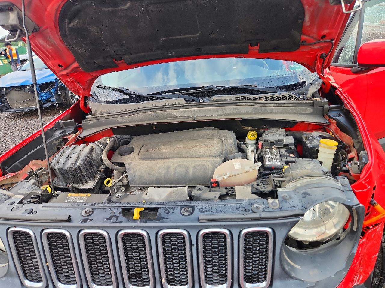 2015 Jeep Renegade Latitude Red vin: ZACCJBBT0FPC45364