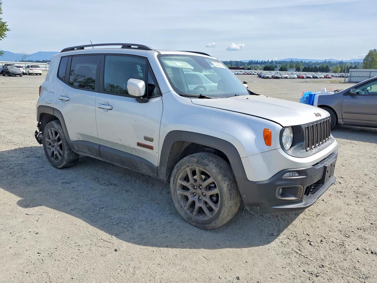 2016 Jeep Renegade Latitude Серебряный vin: ZACCJBBT0GPD68504