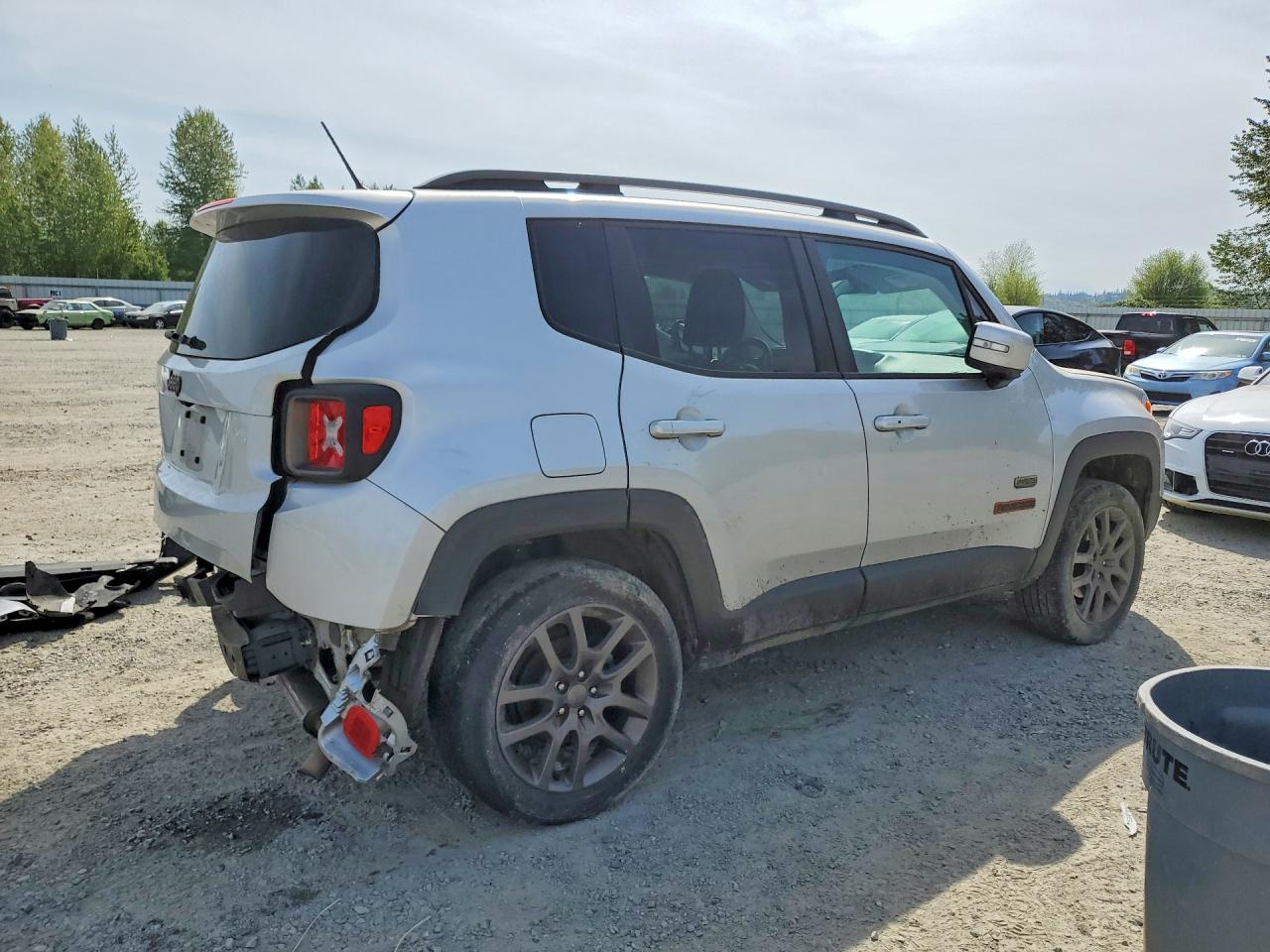 2016 Jeep Renegade Latitude Серебряный vin: ZACCJBBT0GPD68504