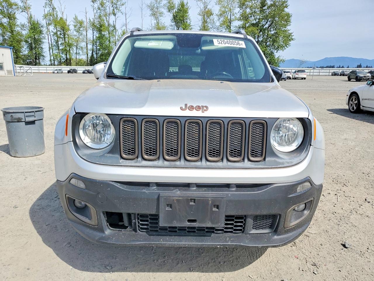 2016 Jeep Renegade Latitude Серебряный vin: ZACCJBBT0GPD68504