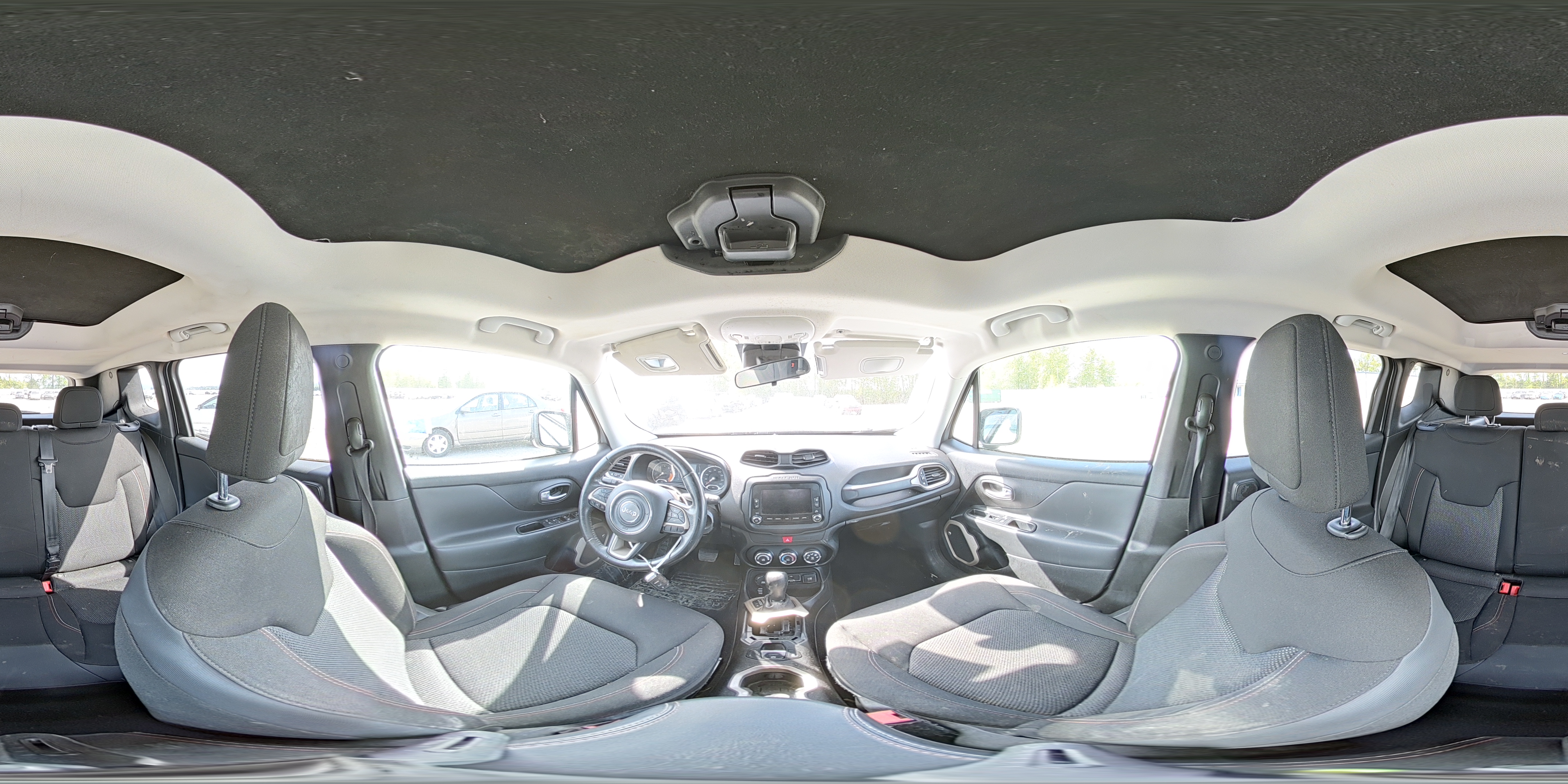 2016 Jeep Renegade Latitude Серебряный vin: ZACCJBBT0GPD68504