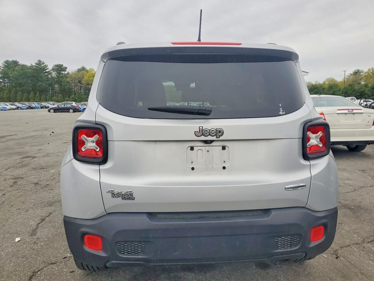 2015 Jeep Renegade Latitude Silver vin: ZACCJBBT1FPB78760