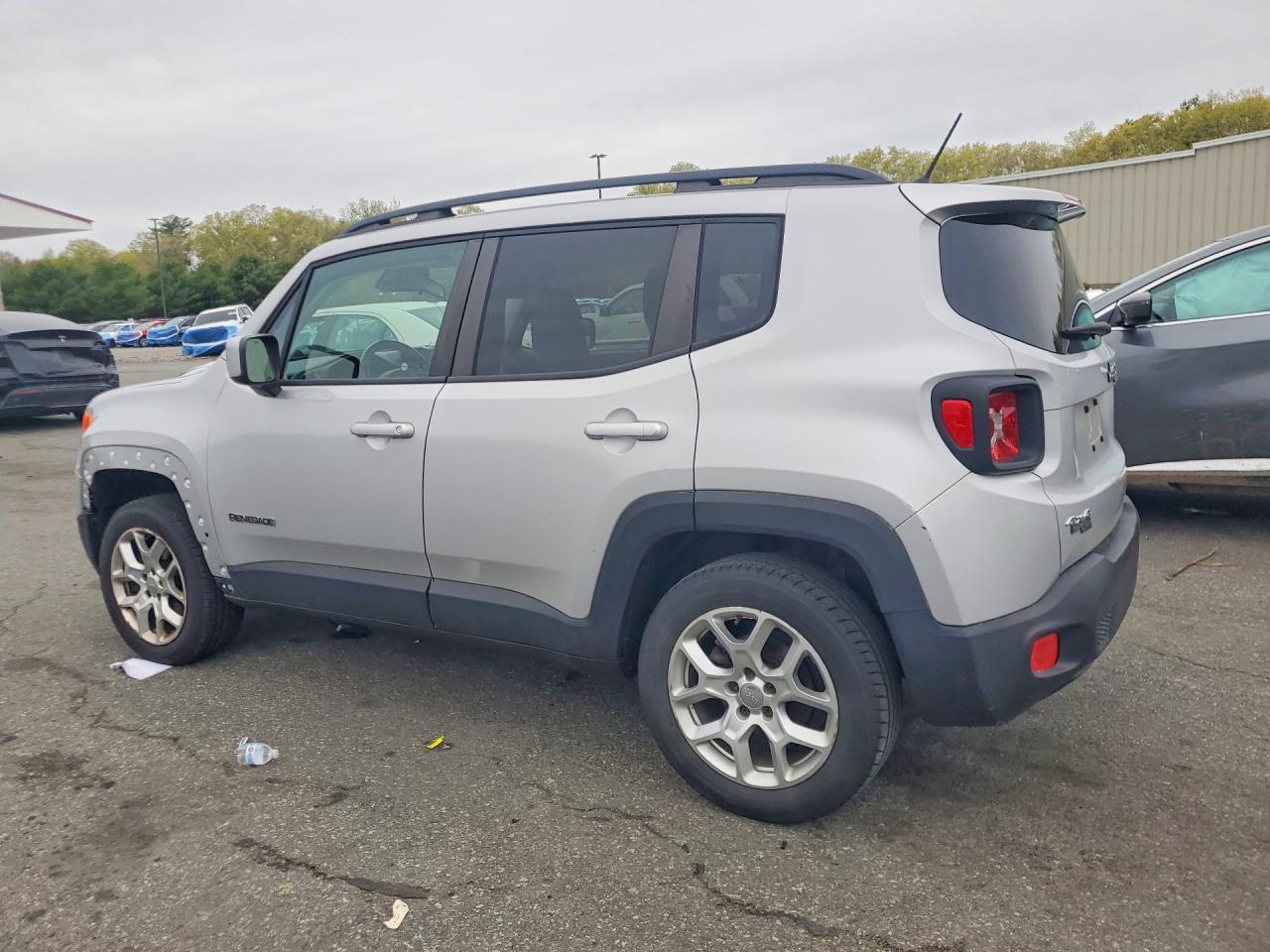 2015 Jeep Renegade Latitude Silver vin: ZACCJBBT1FPB78760