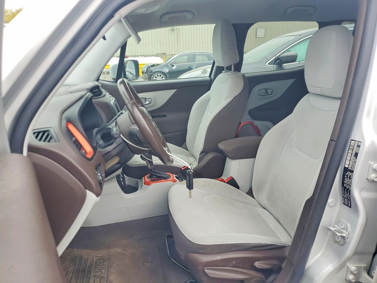 2015 Jeep Renegade Latitude Silver vin: ZACCJBBT1FPB78760