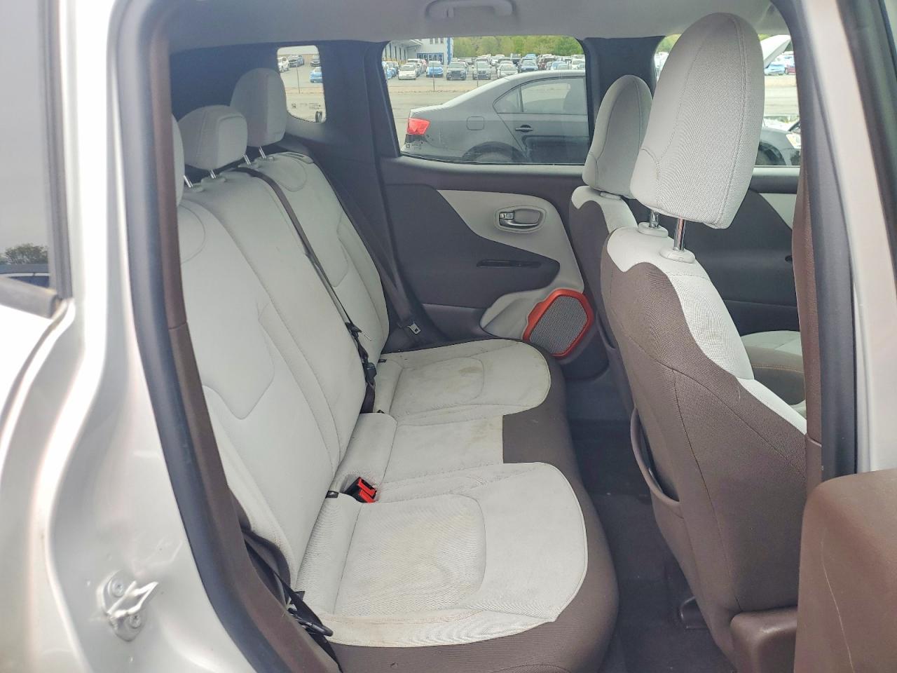 2015 Jeep Renegade Latitude Silver vin: ZACCJBBT1FPB78760