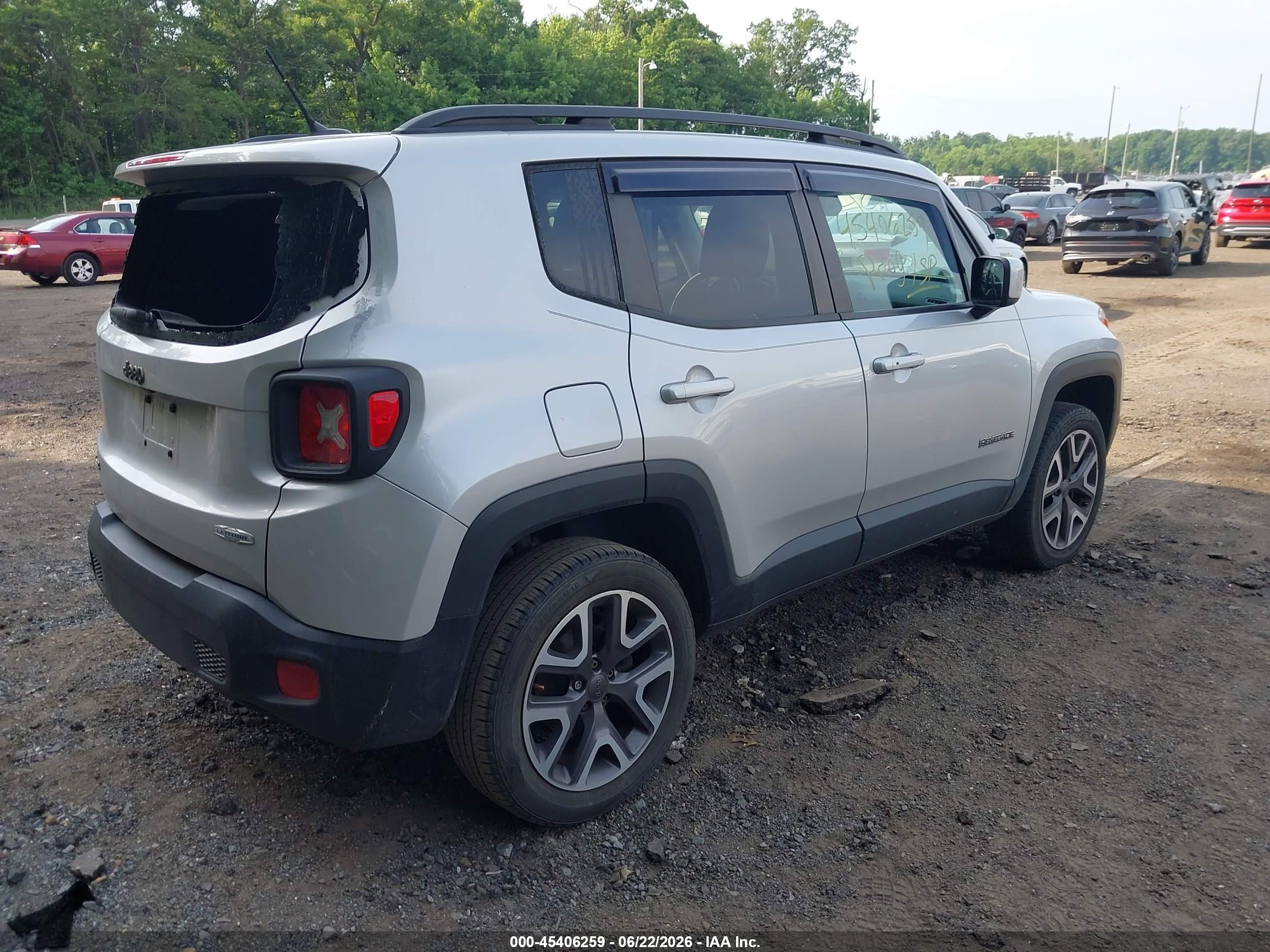 2015 Jeep Renegade Latitude Silver vin: ZACCJBBT1FPC05780