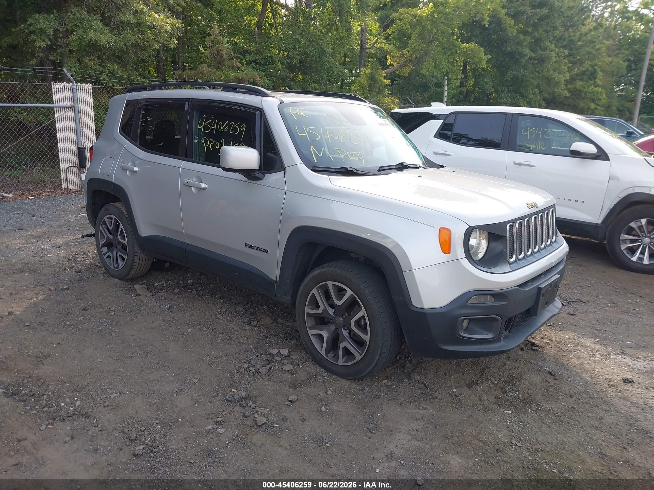 2015 Jeep Renegade Latitude Silver vin: ZACCJBBT1FPC05780