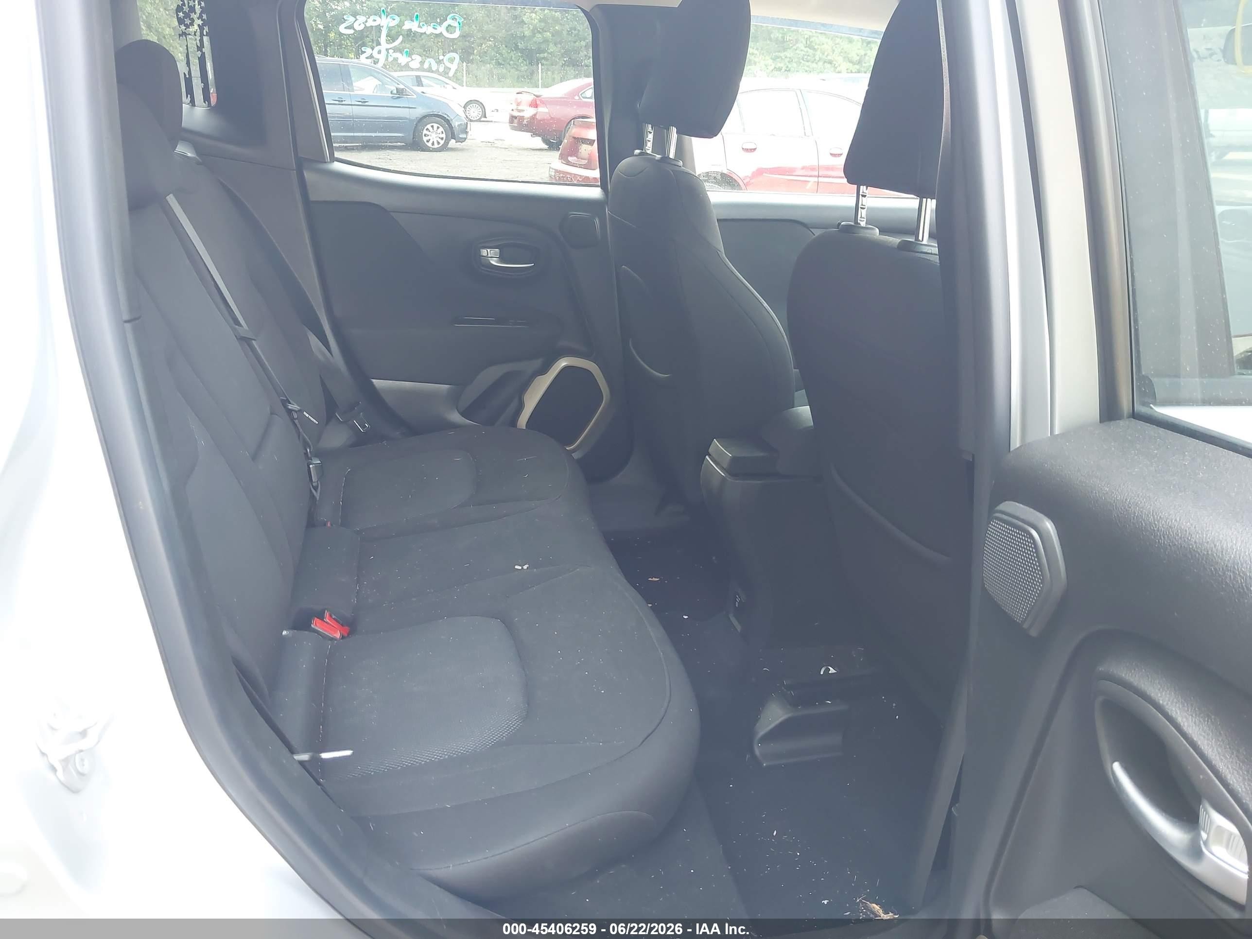 2015 Jeep Renegade Latitude Silver vin: ZACCJBBT1FPC05780