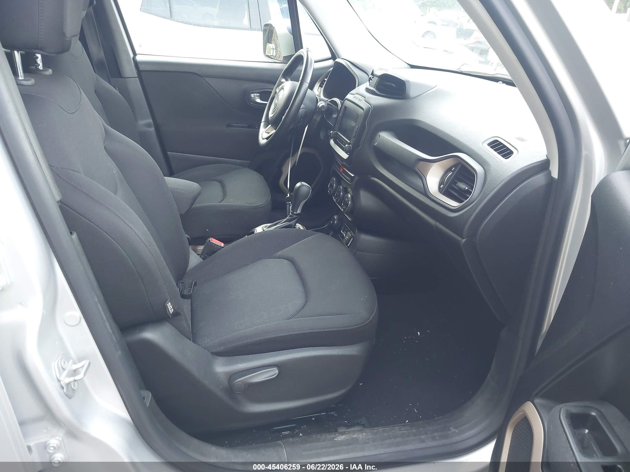 2015 Jeep Renegade Latitude Silver vin: ZACCJBBT1FPC05780